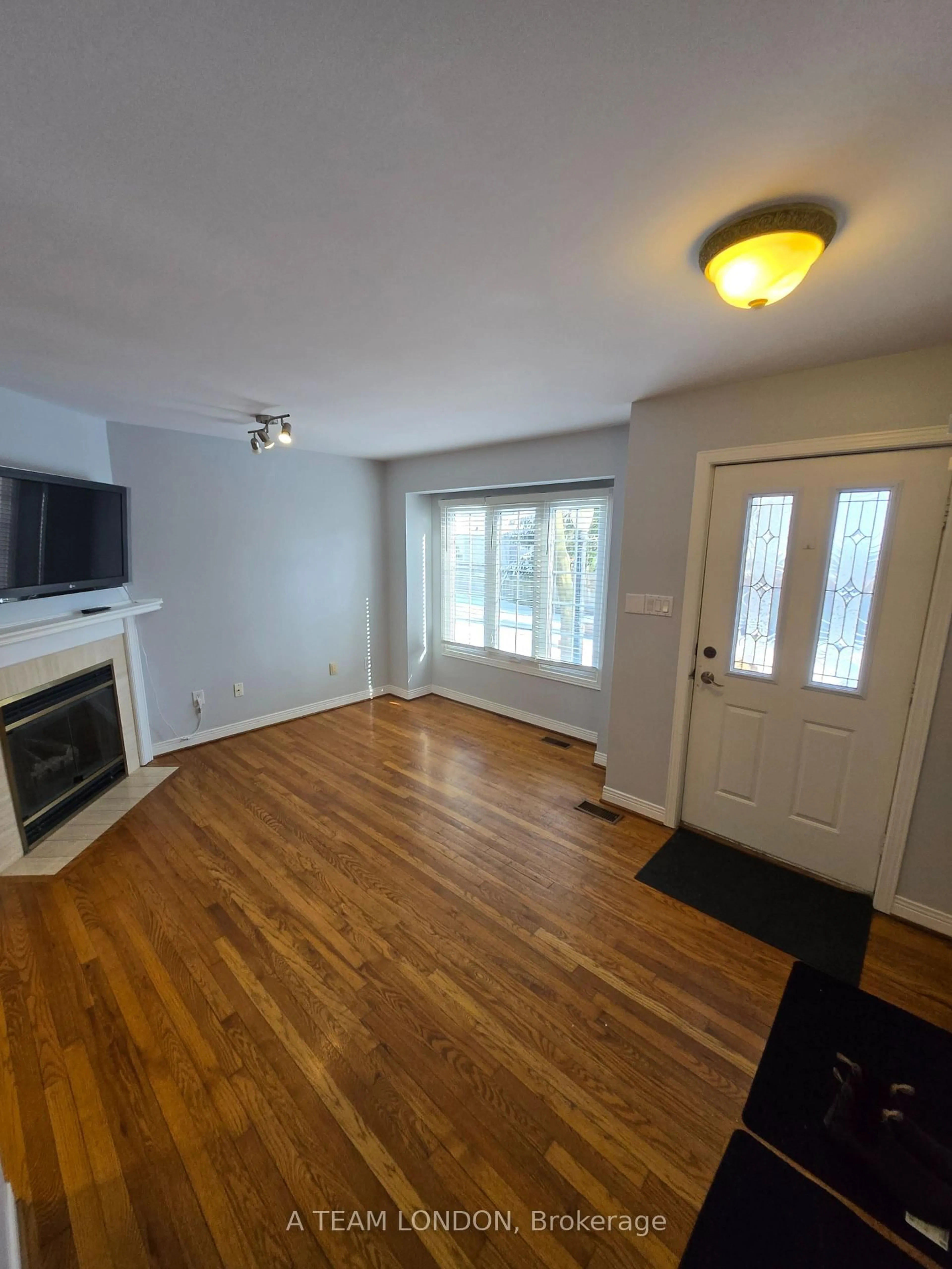 A pic of a room for 39 Regina St #4, London East Ontario N5Y 3B6
