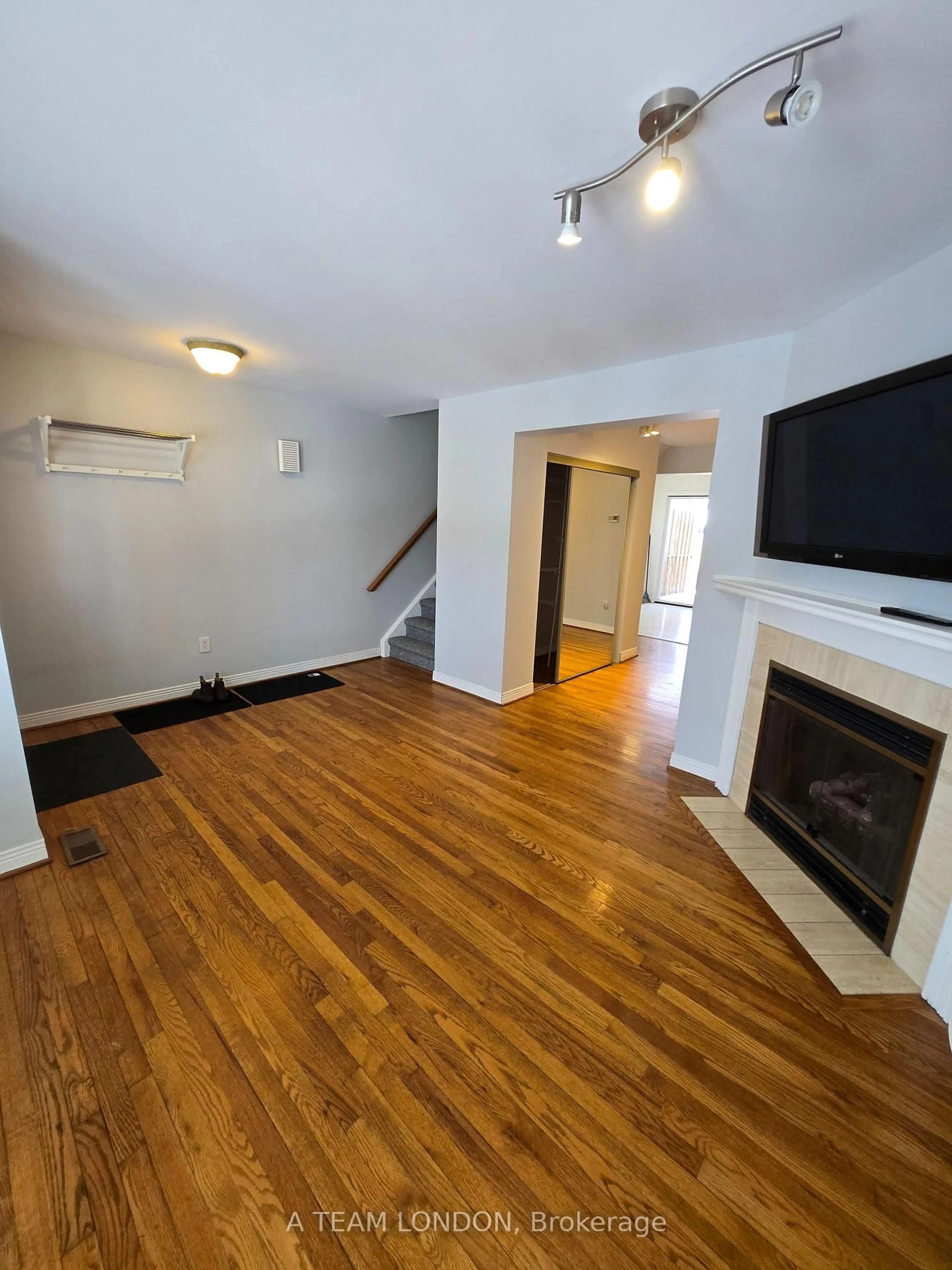 A pic of a room for 39 Regina St #4, London East Ontario N5Y 3B6