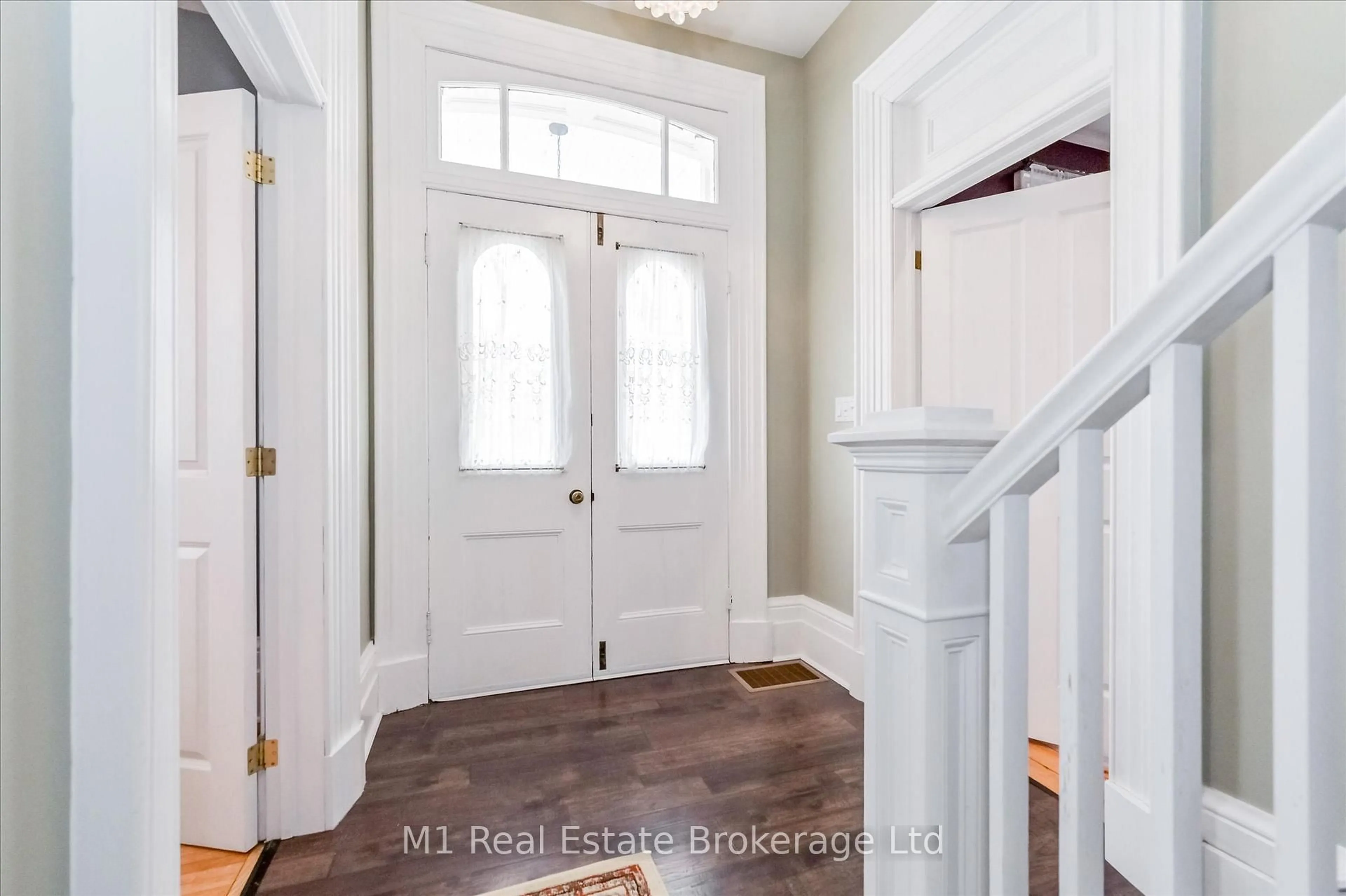 Indoor entryway for 119 John St, North Huron Ontario N0G 2W0