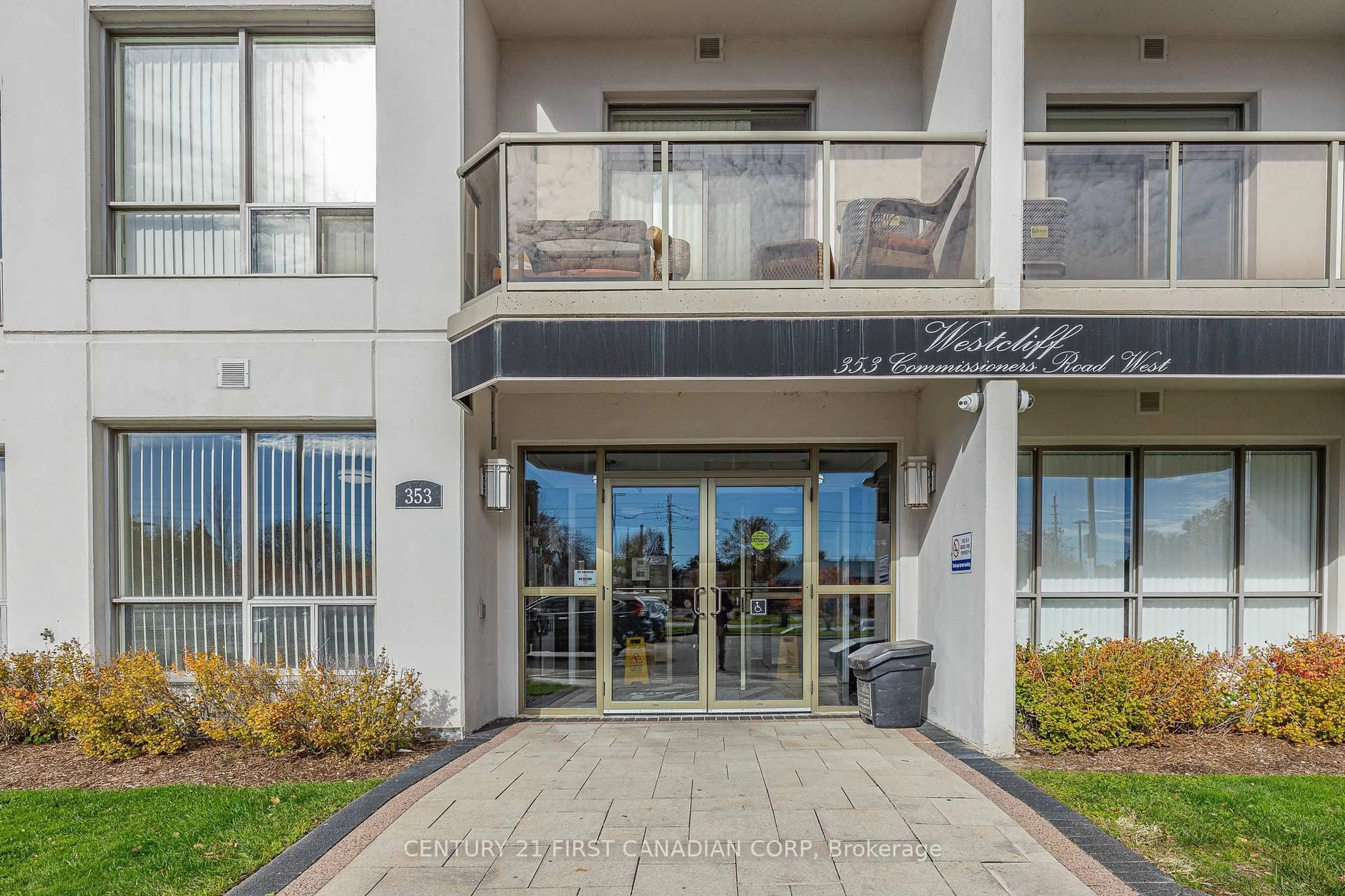 Indoor foyer for 353 Commissioners Rd #1104, London South Ontario N6J 0A3