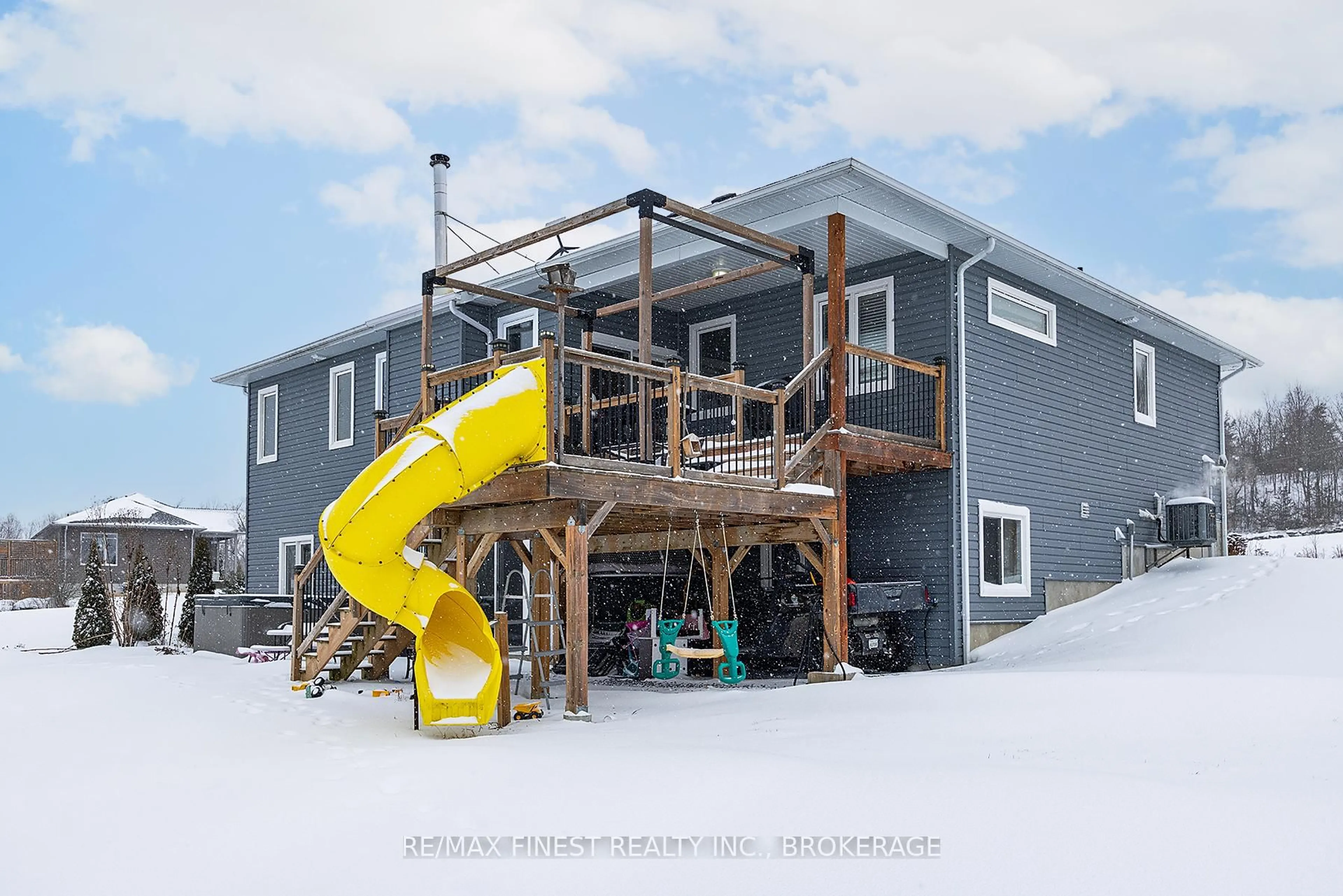 Home with vinyl exterior material, building for 923 Maple Rd, Bissett Creek Ontario K0H 2H0