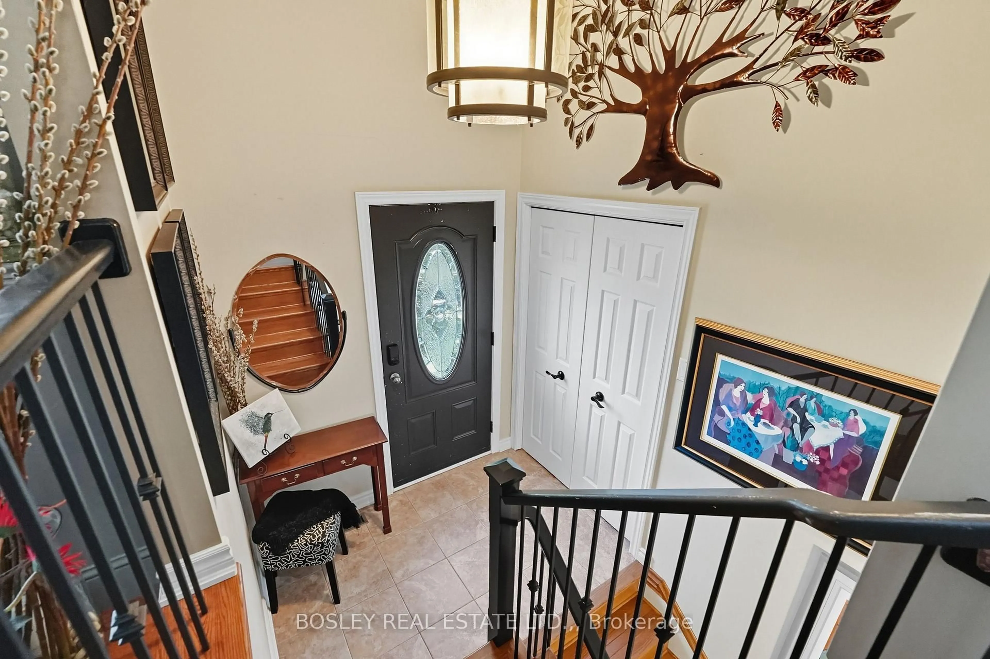 Indoor entryway for 10 Northgate Circ, Niagara-on-the-Lake Ontario L0S 1J0