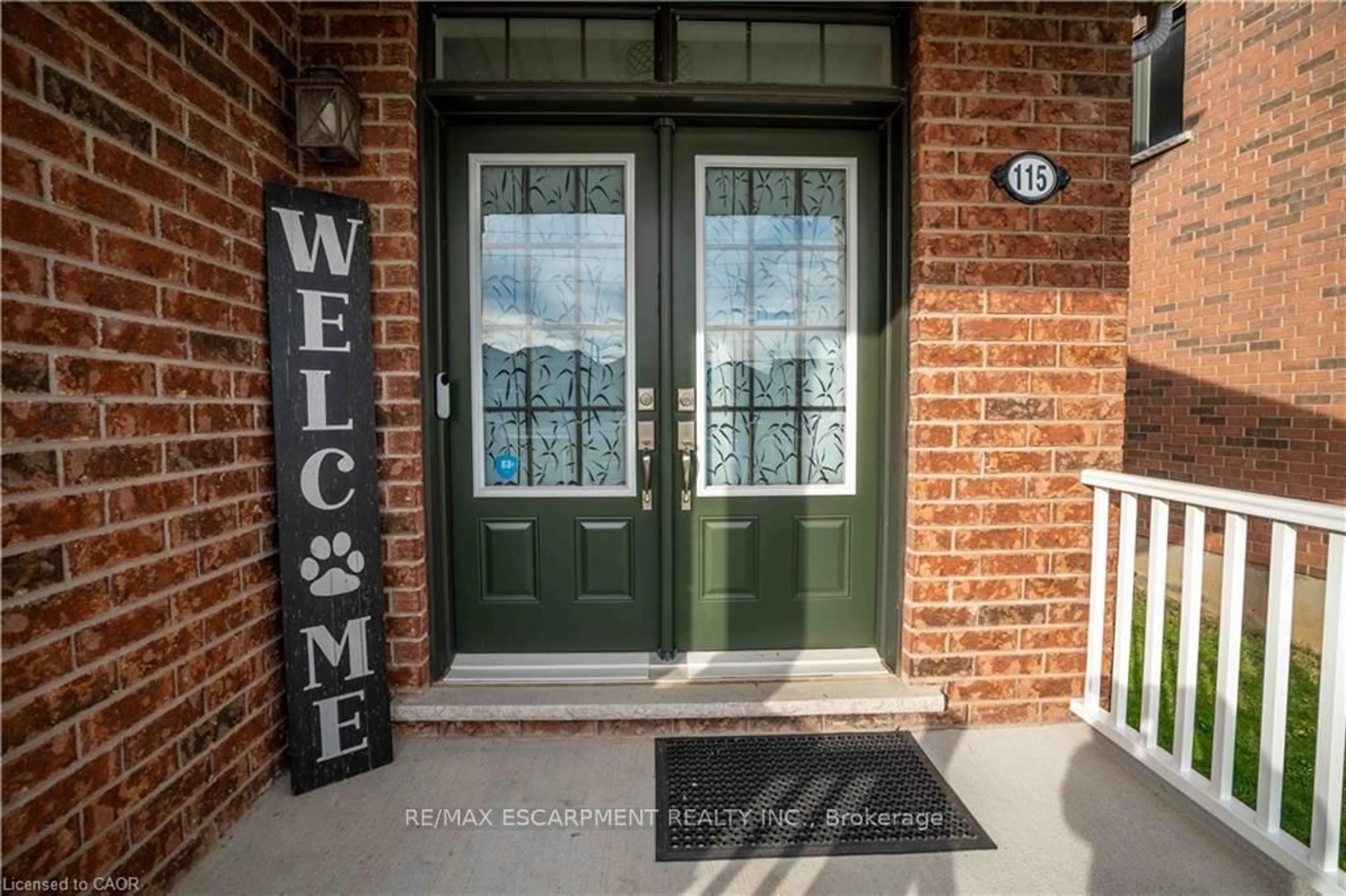 Indoor entryway for 115 Larry Cres, Haldimand Ontario N3W 0B2