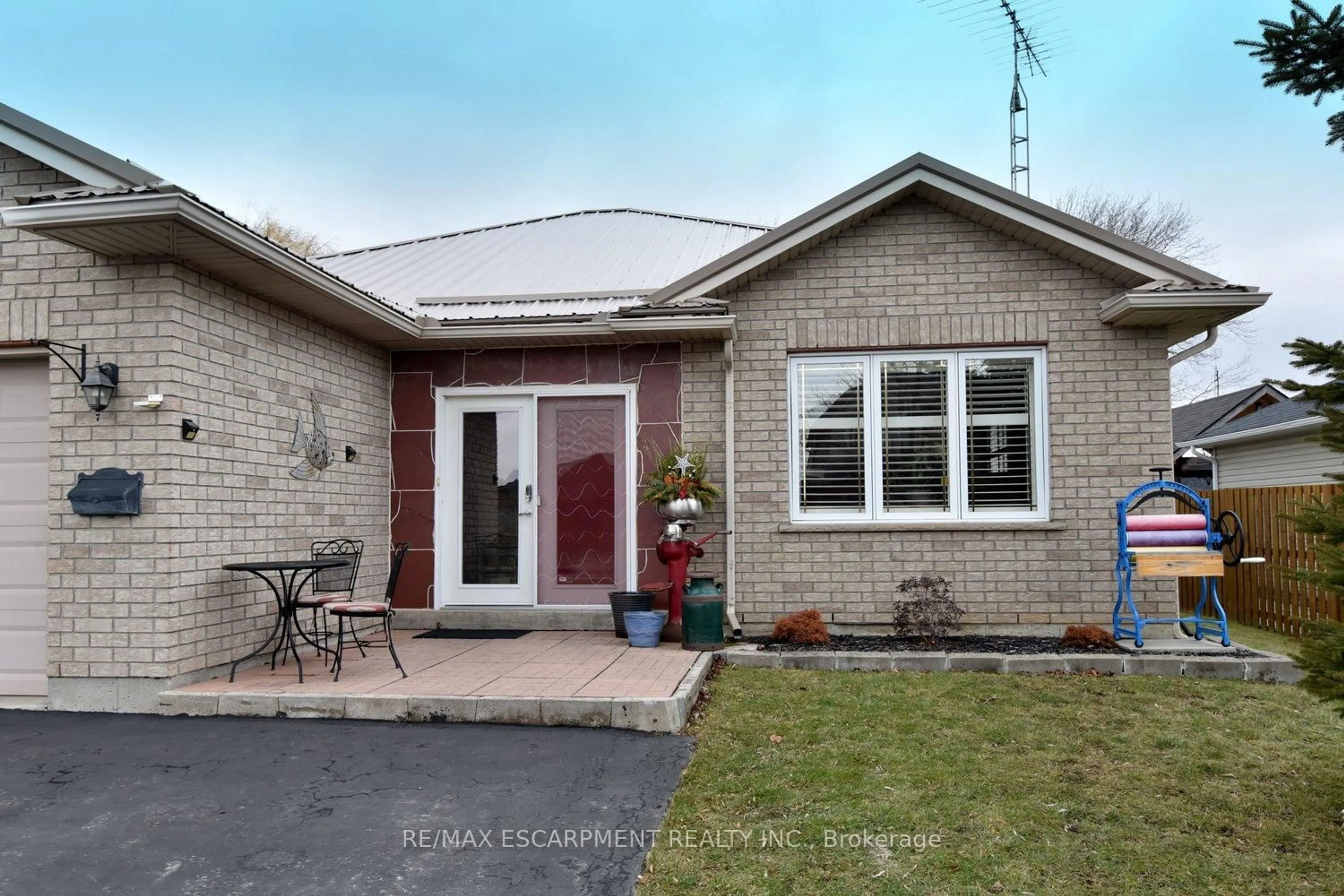 Home with brick exterior material, street for 34 Davis St, Haldimand Ontario N0A 1J0