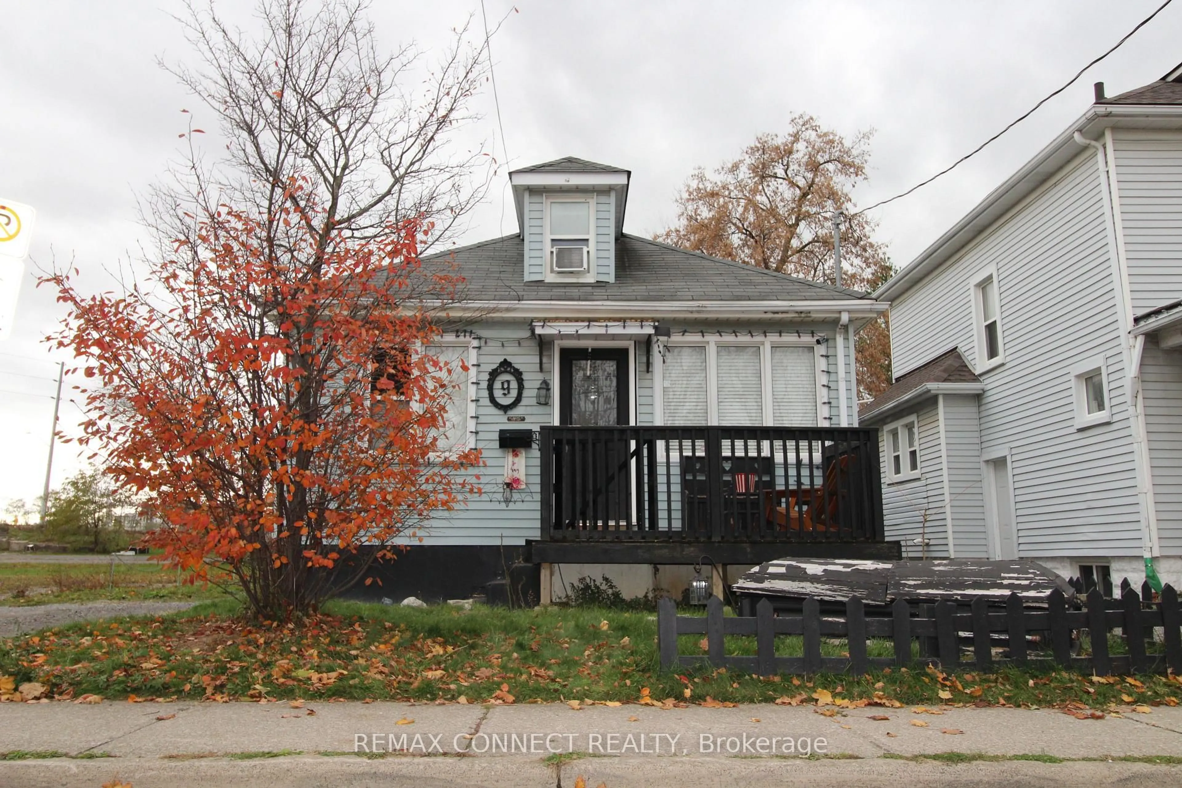 Home with vinyl exterior material, street for 9 Prince St, St. Catharines Ontario L2R 3X6