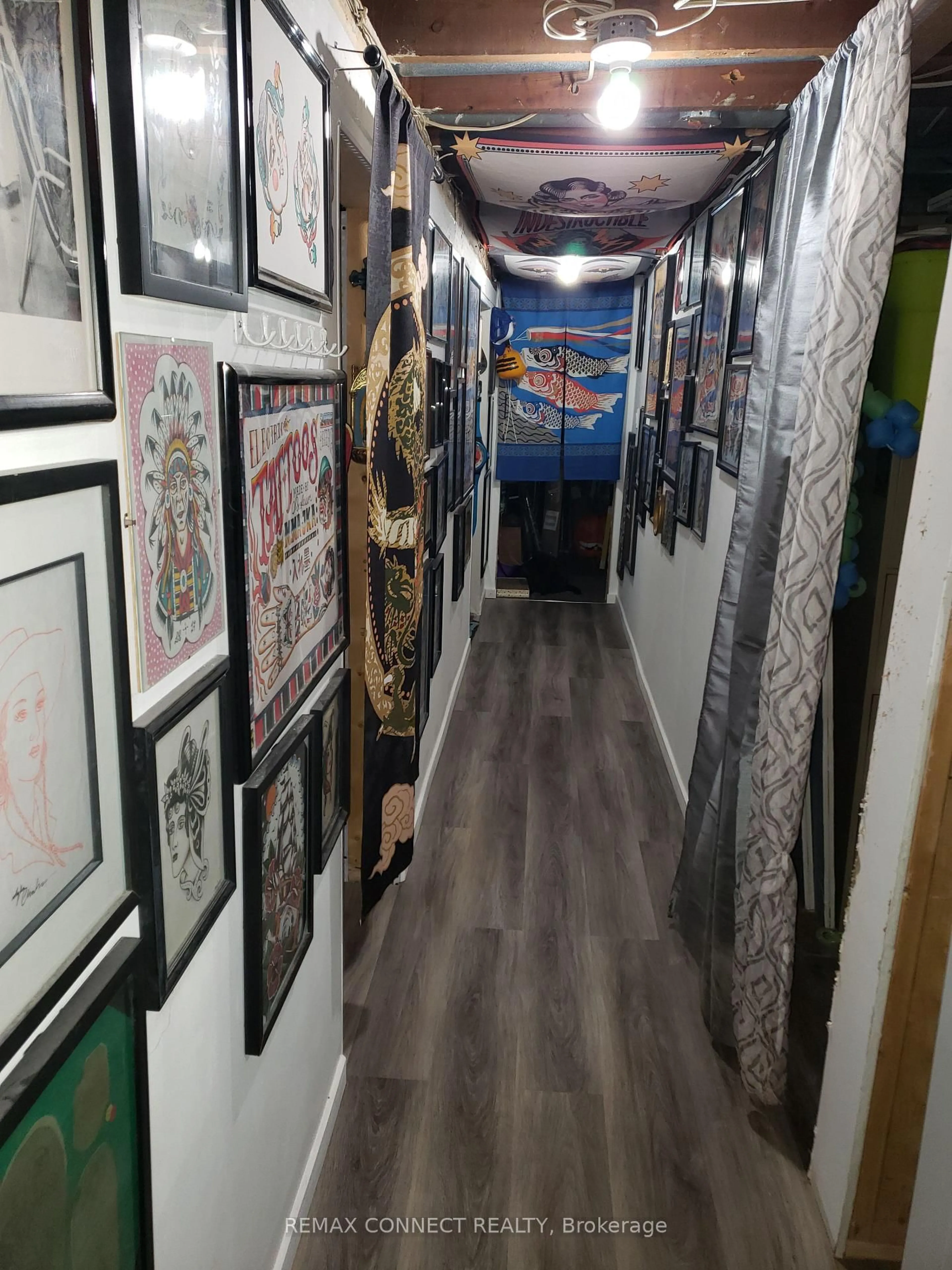 Indoor foyer for 9 Prince St, St. Catharines Ontario L2R 3X6