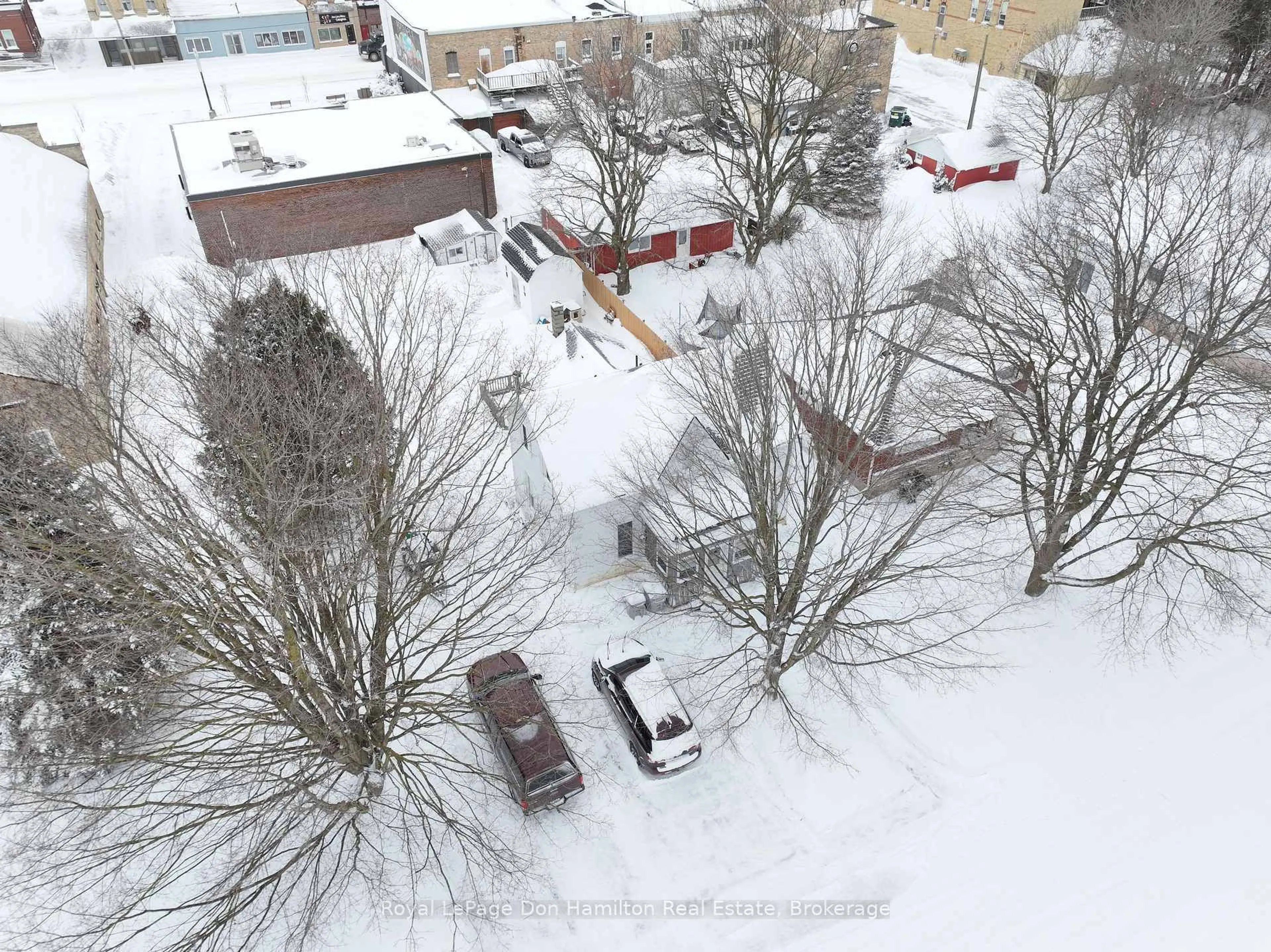 A pic from outside/outdoor area/front of a property/back of a property/a pic from drone, street for 540 Ainley St, Huron East Ontario N0G 1H0