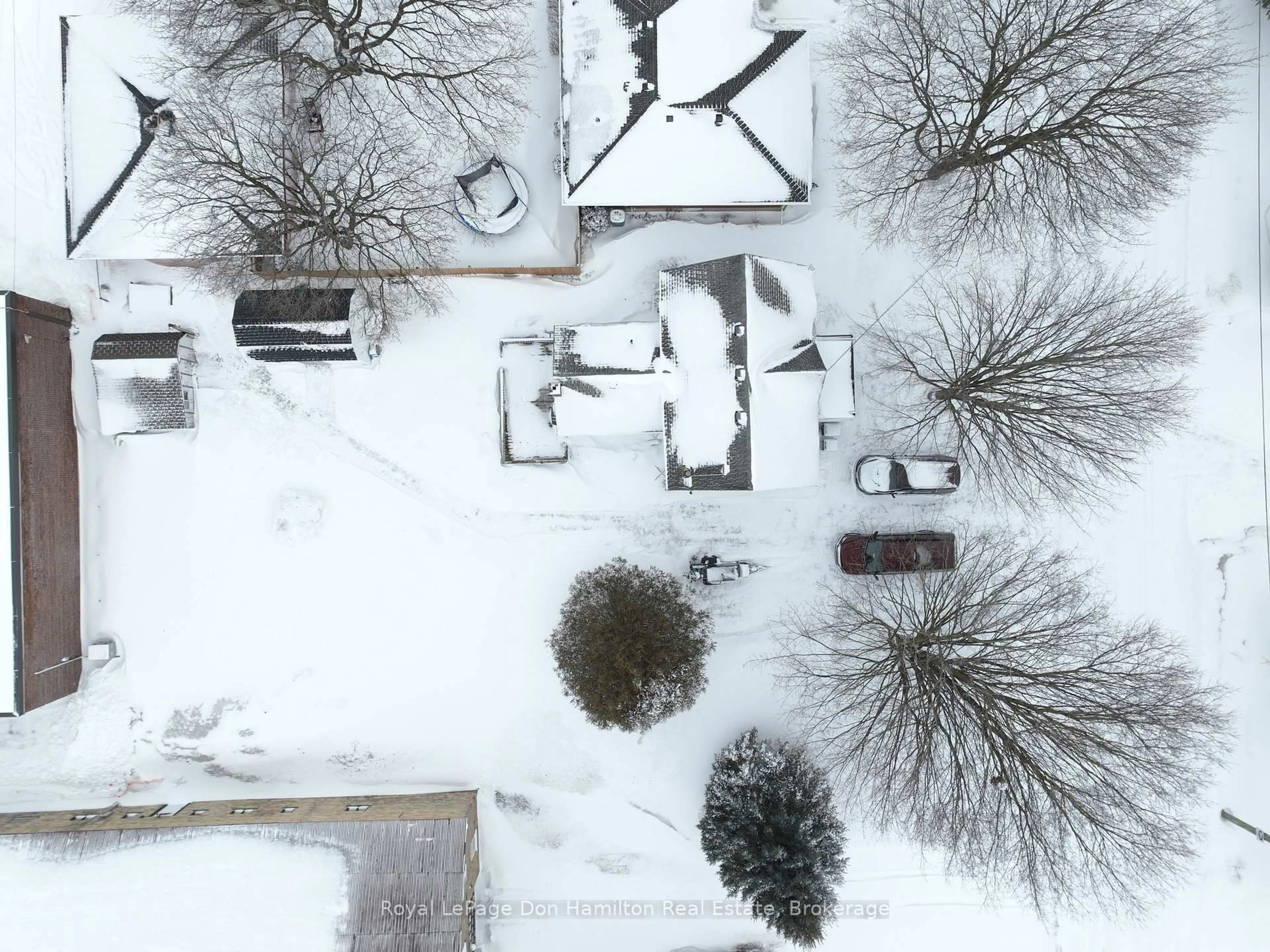 A pic from outside/outdoor area/front of a property/back of a property/a pic from drone, street for 540 Ainley St, Huron East Ontario N0G 1H0