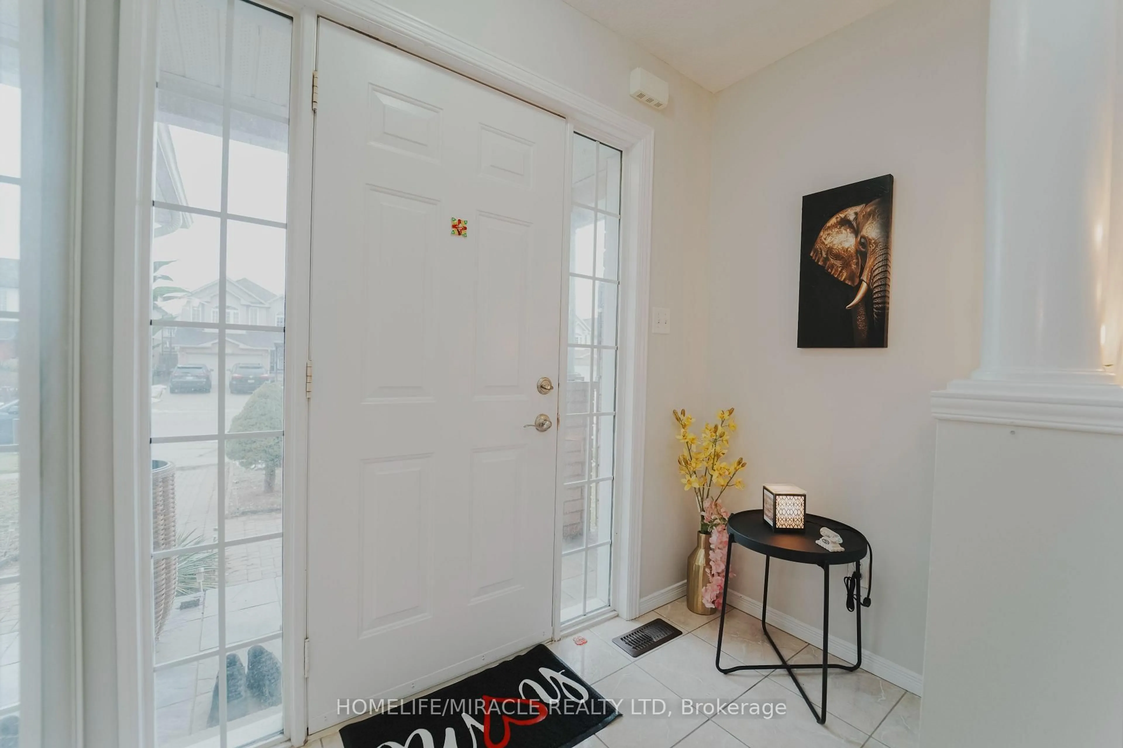 Indoor entryway for 109 green gate Blvd, Cambridge Ontario N1T 2E2