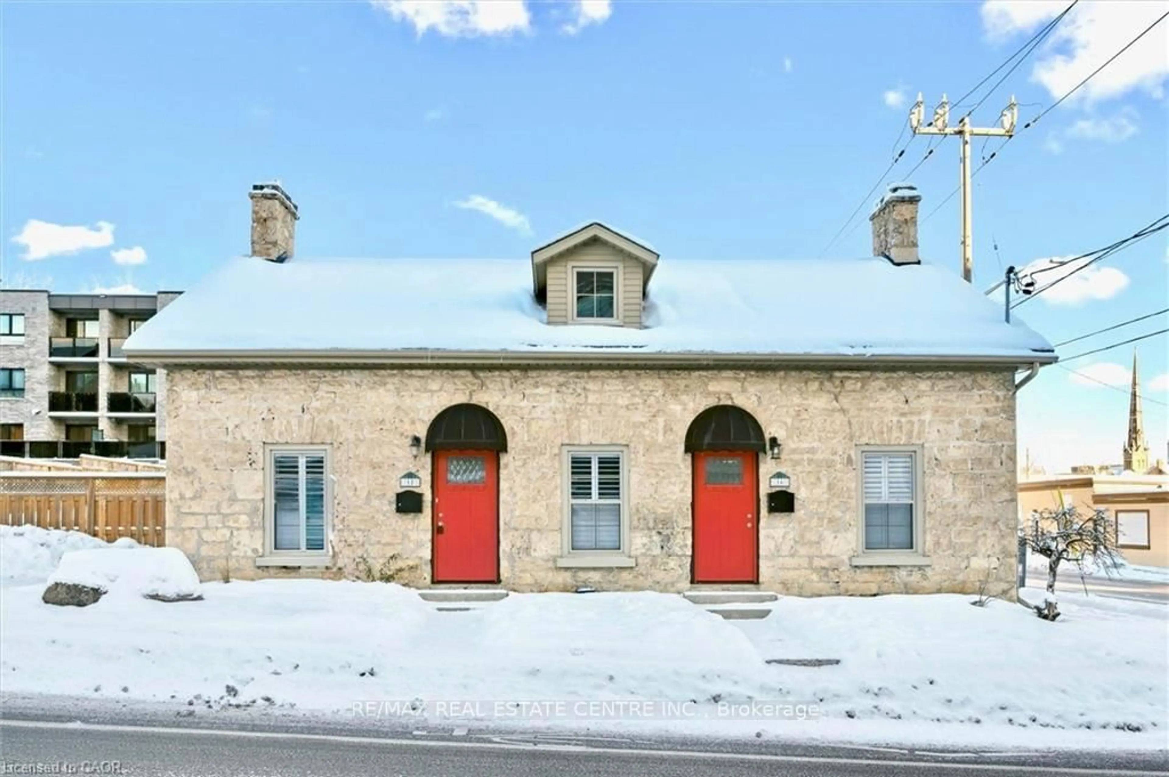 Unknown for 16-18 St Andrews St, Cambridge Ontario N1S 1M4