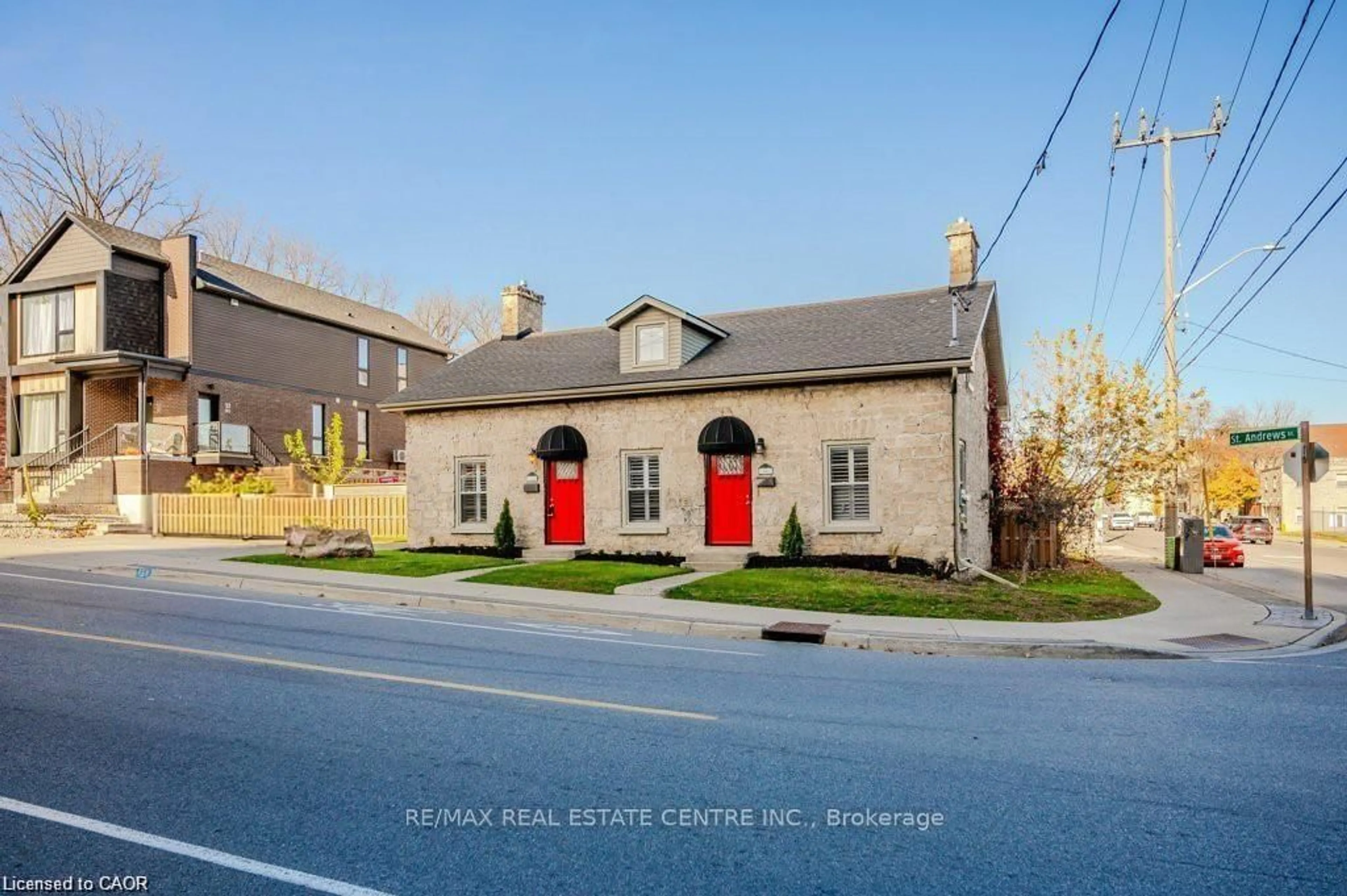 A pic from outside/outdoor area/front of a property/back of a property/a pic from drone, street for 16-18 St Andrews St, Cambridge Ontario N1S 1M4