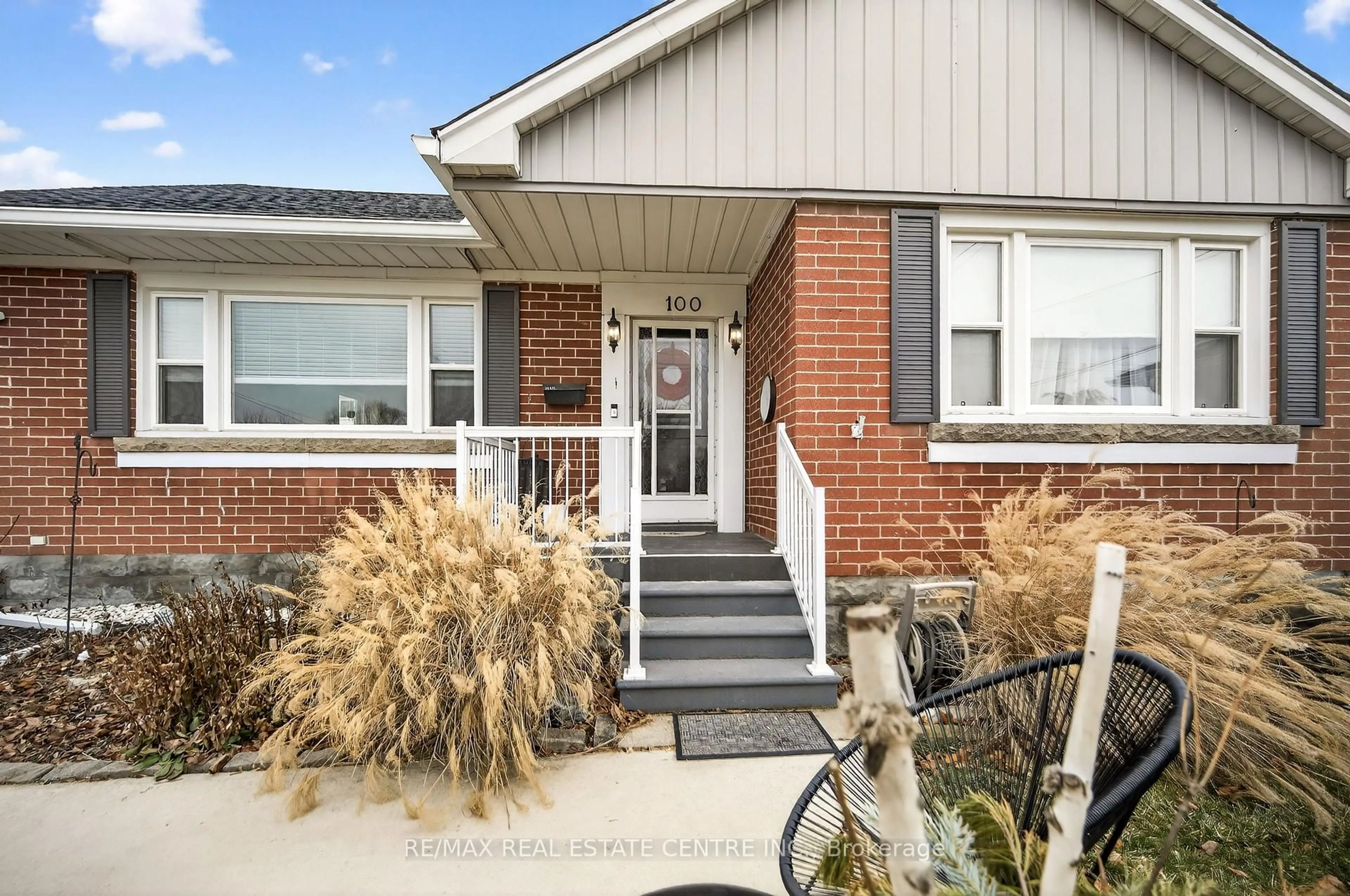 Home with brick exterior material, street for 100 Ferndale Ave, Hamilton Ontario L8K 4L6