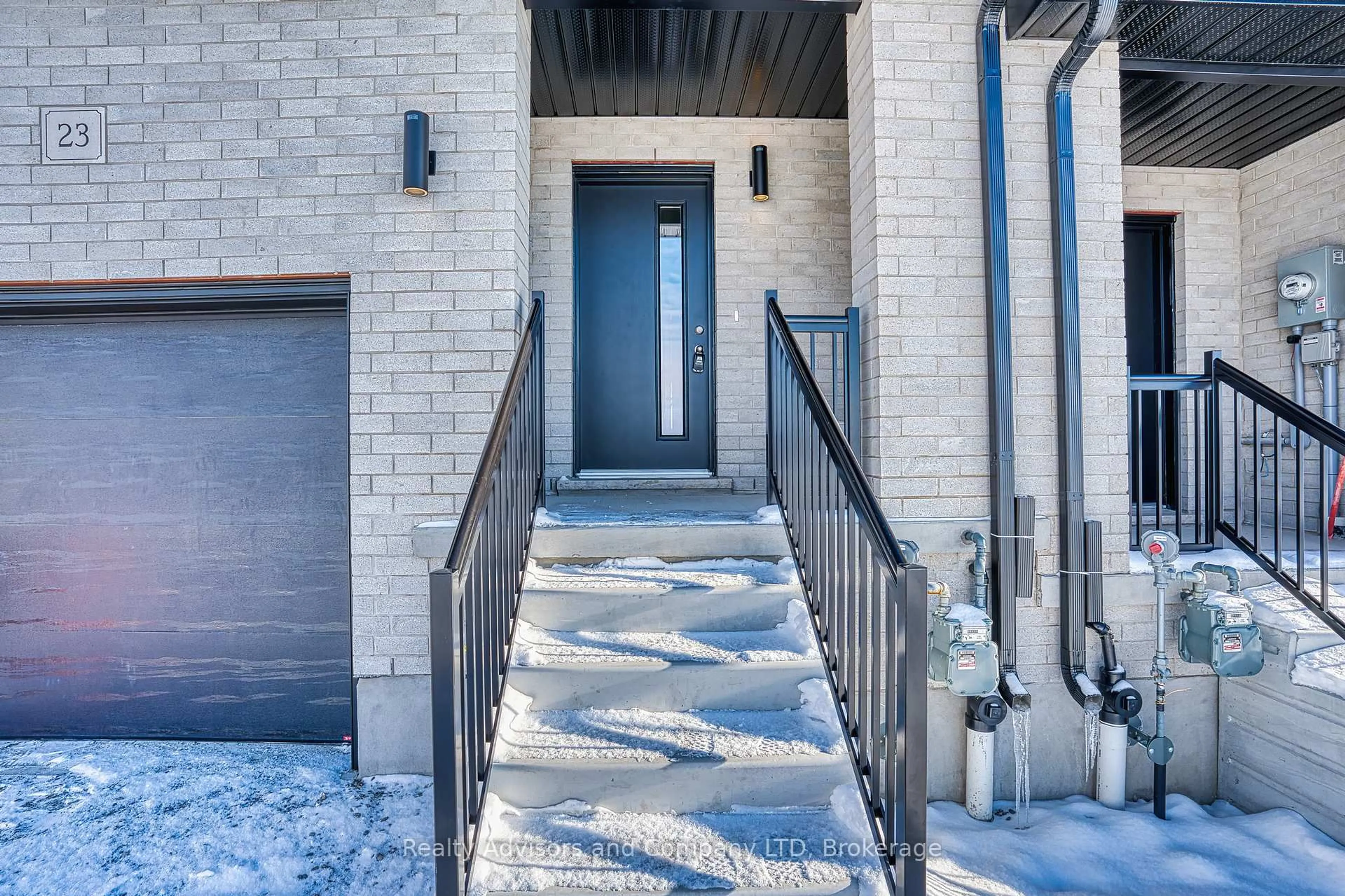 Indoor entryway for 23 BECKER St, Stratford Ontario N5A 0L2