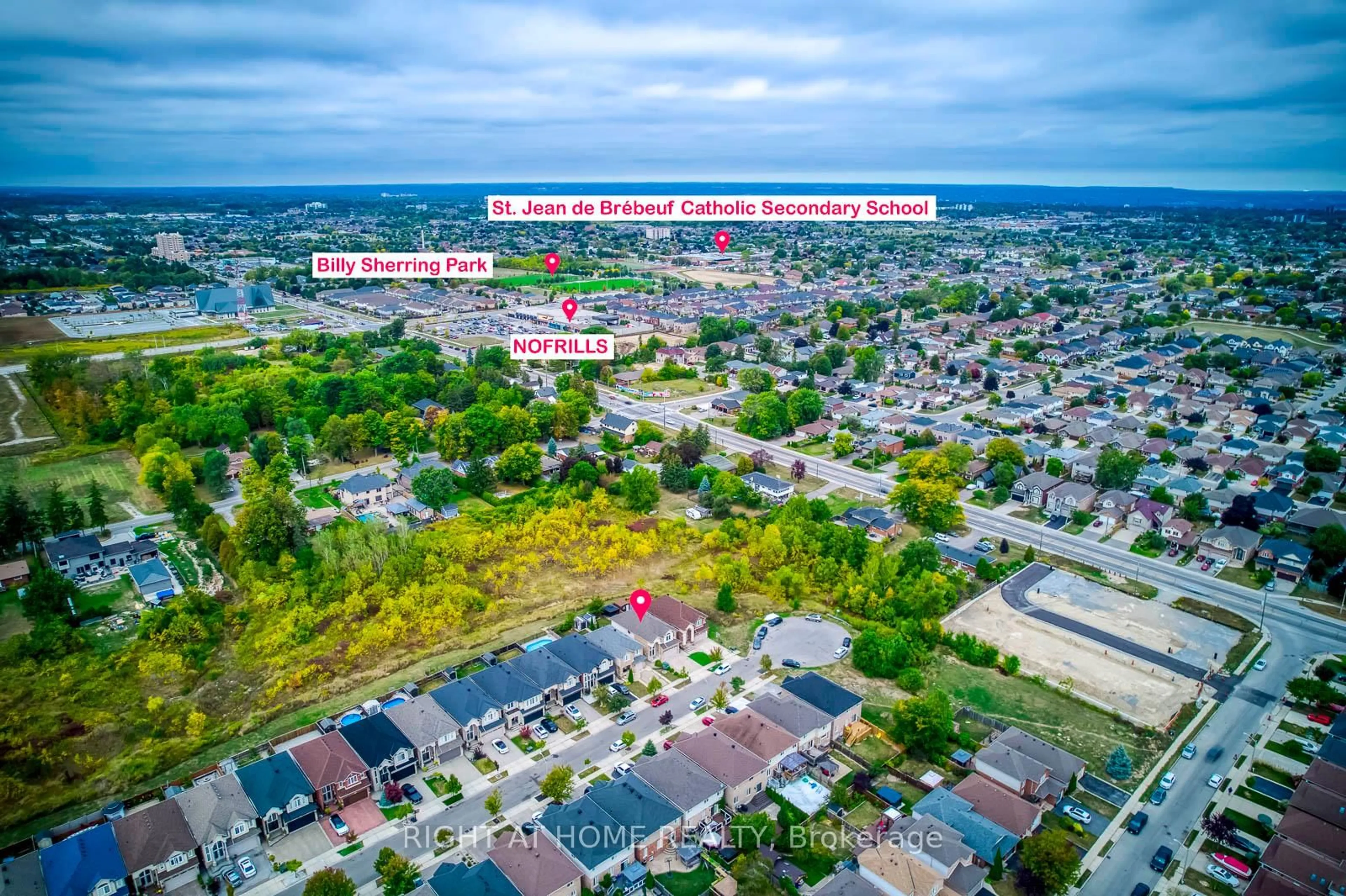 A pic from outside/outdoor area/front of a property/back of a property/a pic from drone, unknown for 38 Assisi St, Hamilton Ontario L8W 0A5