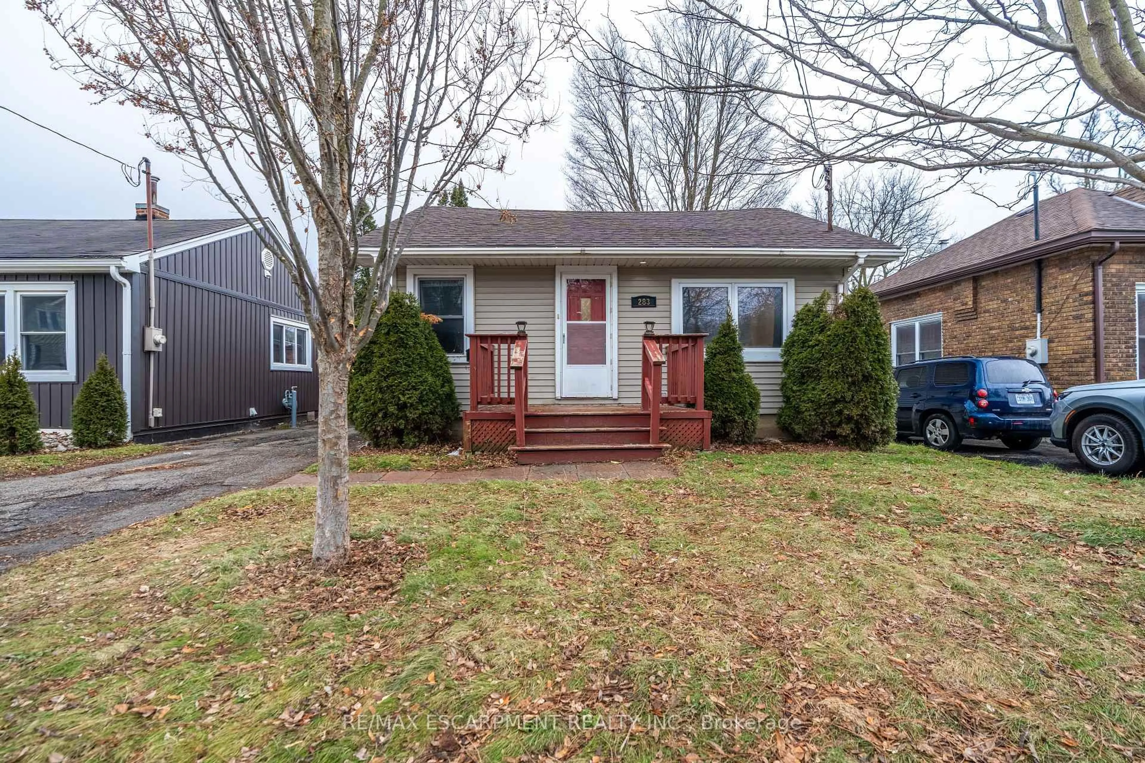 Home with vinyl exterior material, street for 283 Grey St, Brantford Ontario N3S 4W9