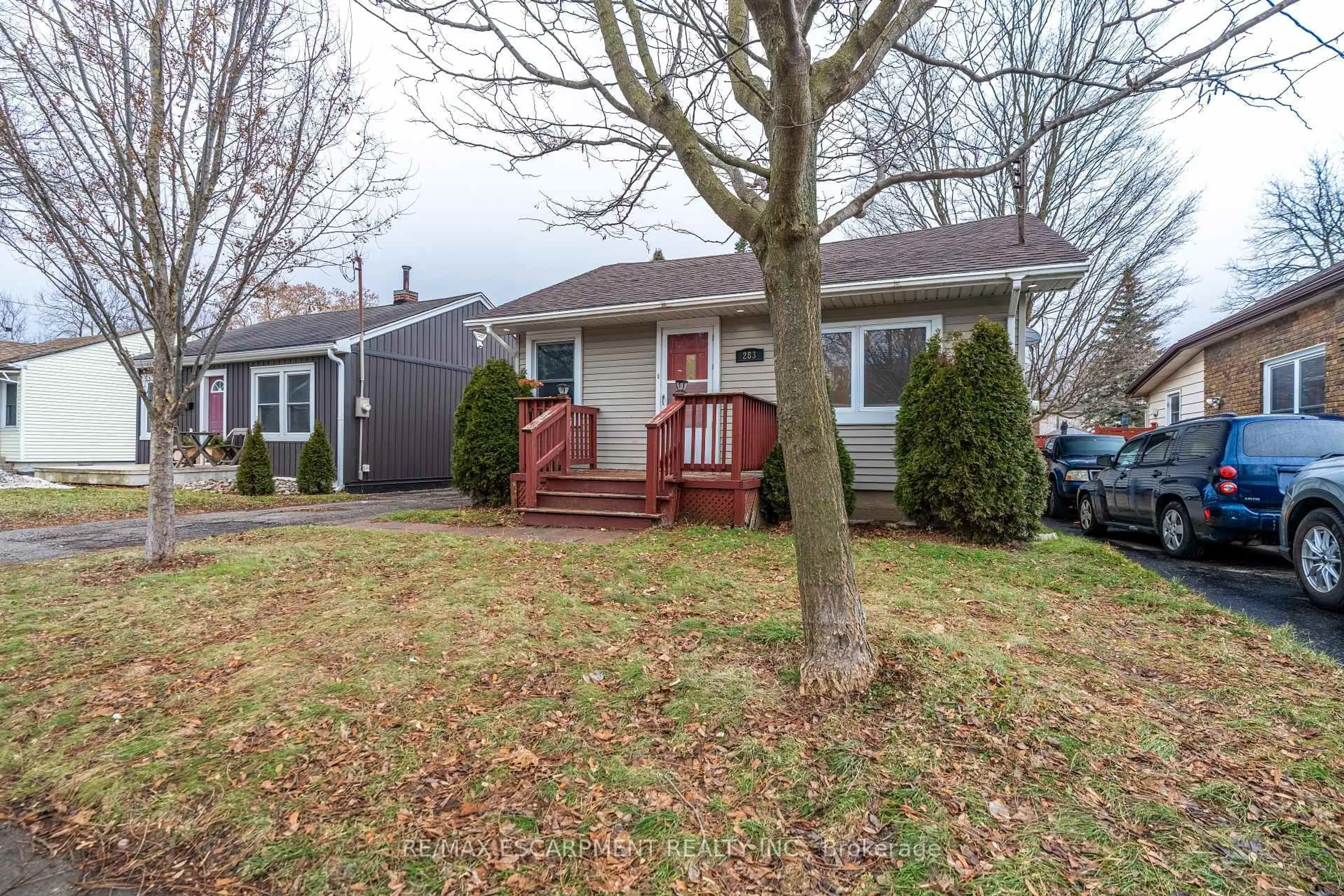 Home with vinyl exterior material, street for 283 Grey St, Brantford Ontario N3S 4W9