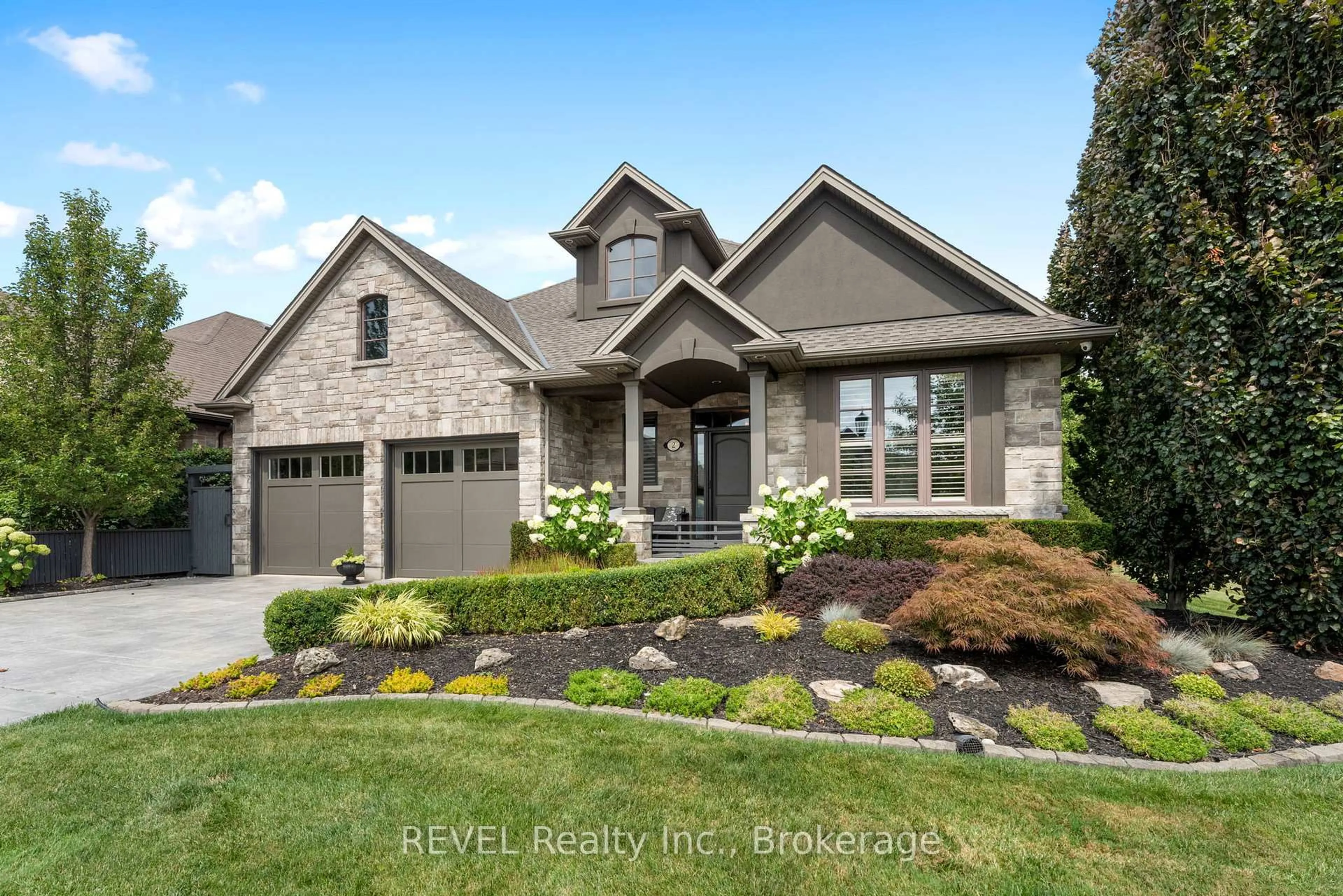 Home with brick exterior material, street for 2 Tulip Tree Rd, Niagara-on-the-Lake Ontario L0S 1J0