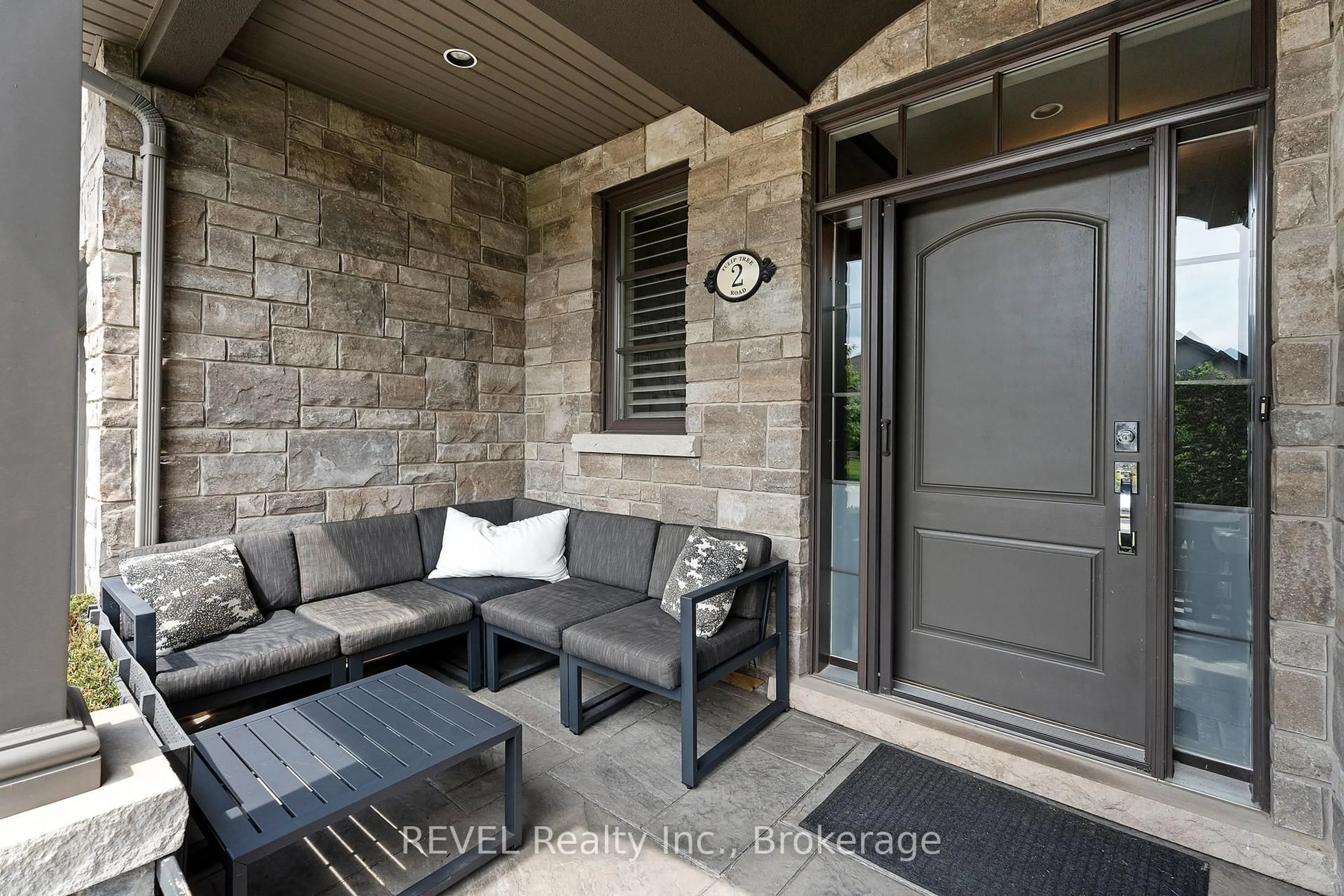 Patio, street for 2 Tulip Tree Rd, Niagara-on-the-Lake Ontario L0S 1J0