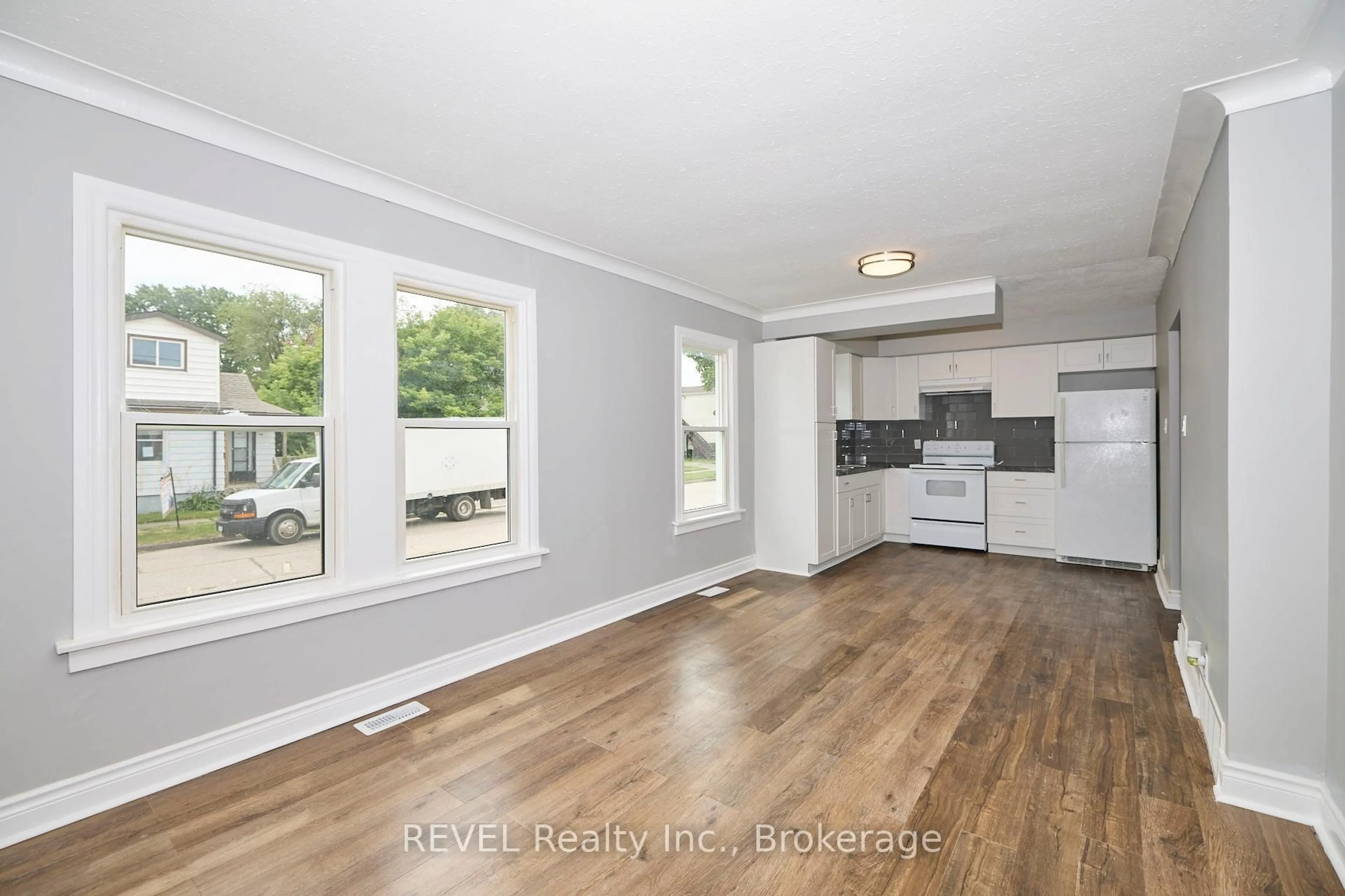 Open concept kitchen, wood/laminate floor for 43 COSBY Ave, St. Catharines Ontario L2M 5R7