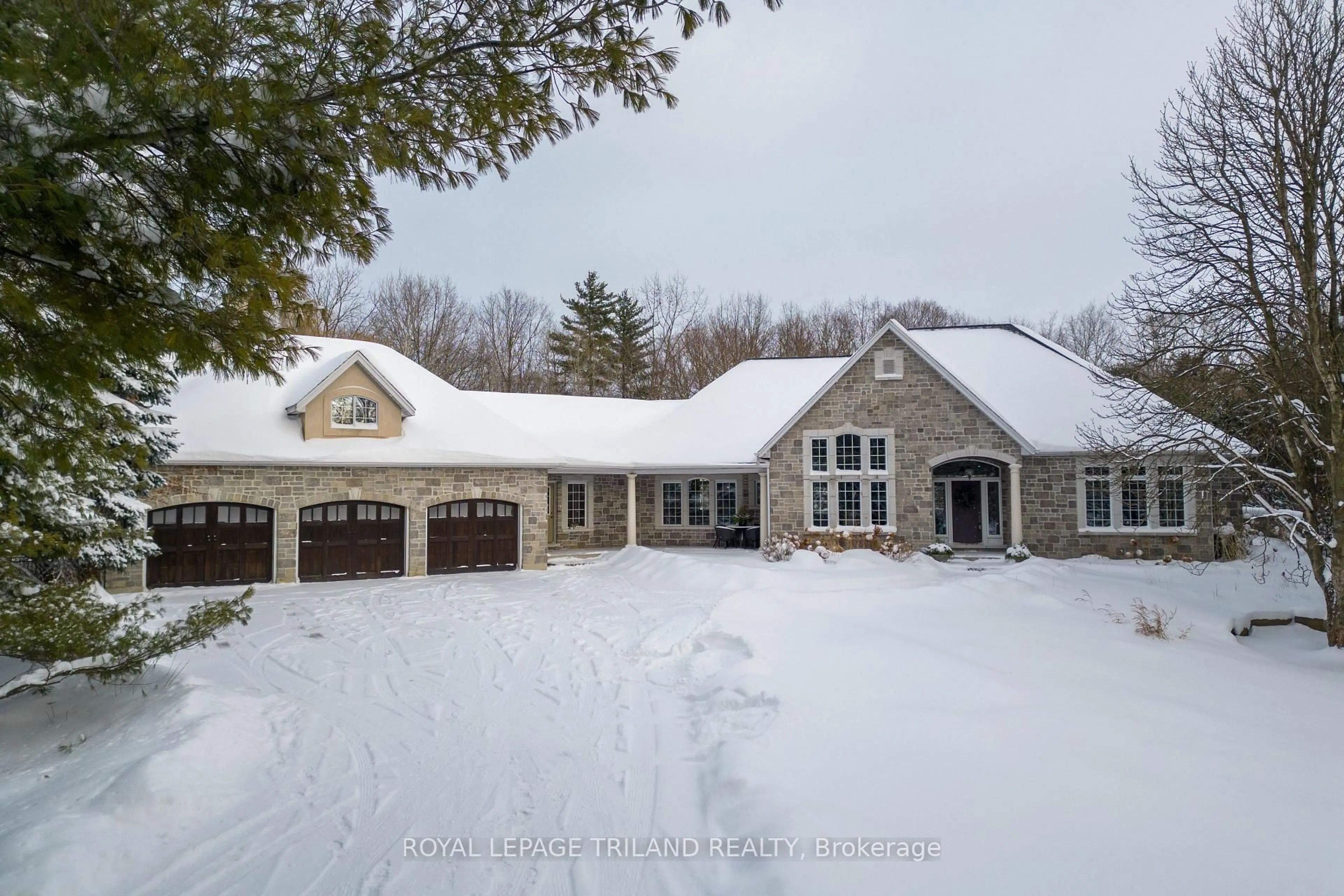 A pic from outside/outdoor area/front of a property/back of a property/a pic from drone, unknown for 9389 Elviage Dr, London South Ontario N6K 4R8