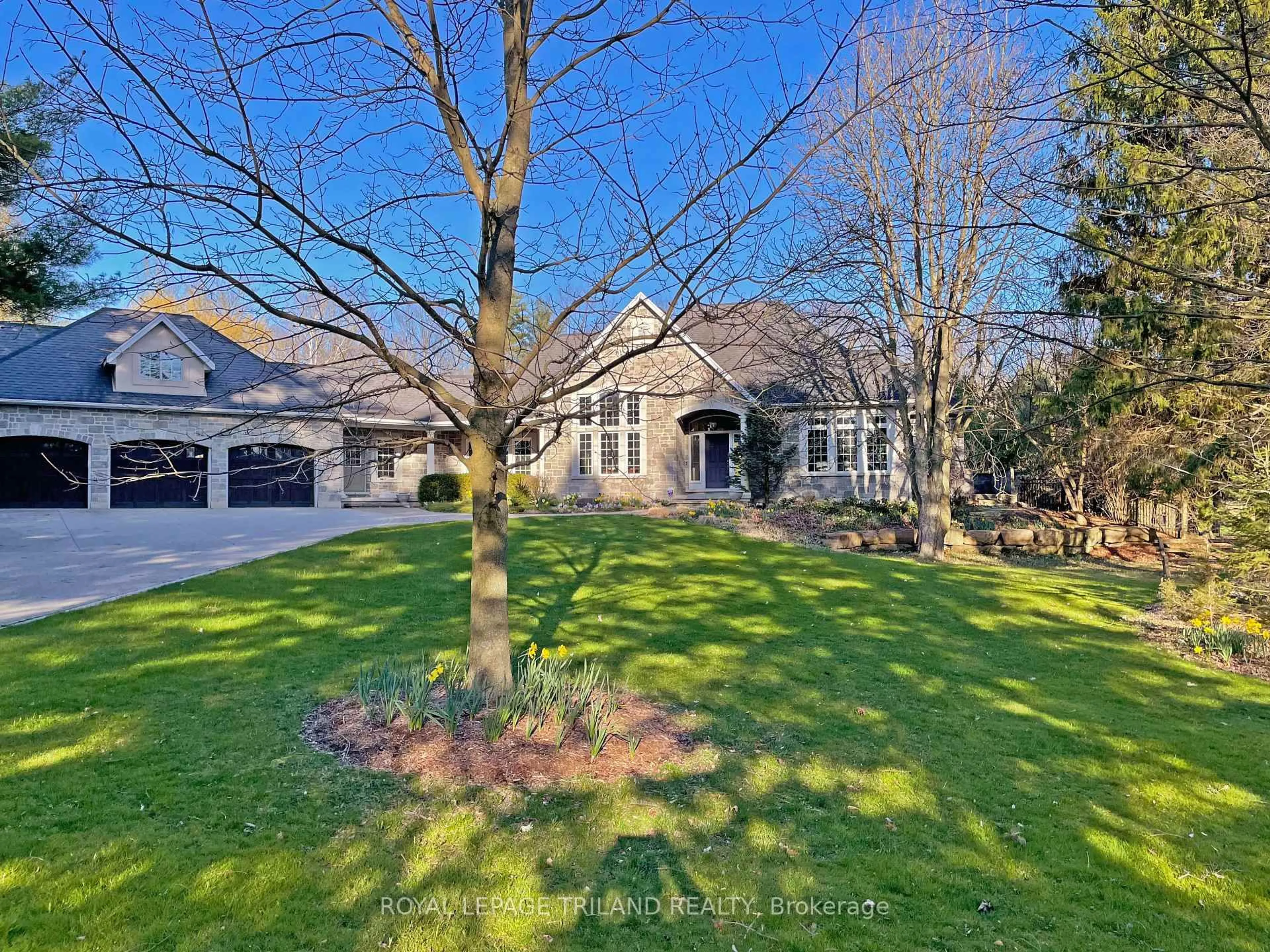 A pic from outside/outdoor area/front of a property/back of a property/a pic from drone, water/lake/river/ocean view for 9389 Elviage Dr, London South Ontario N6K 4R8