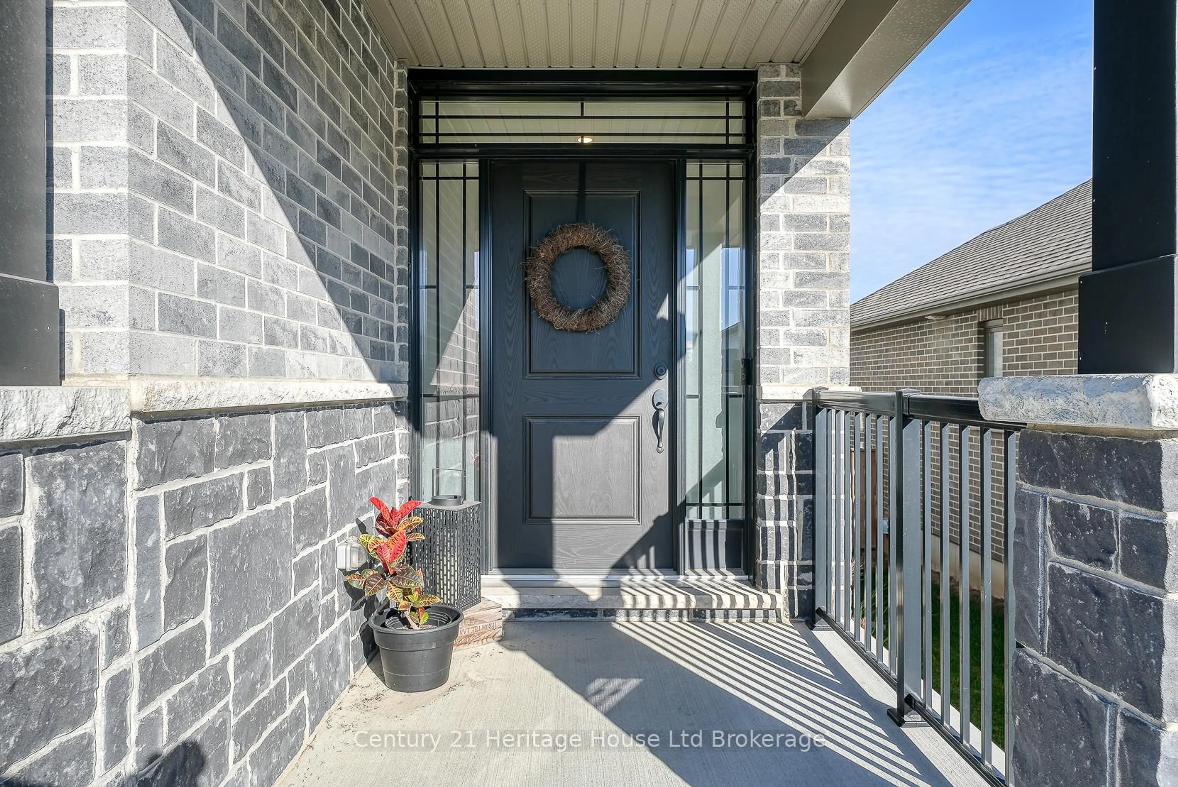 Indoor entryway for 35 Peggy Ave, South-West Oxford Ontario N0J 1N0