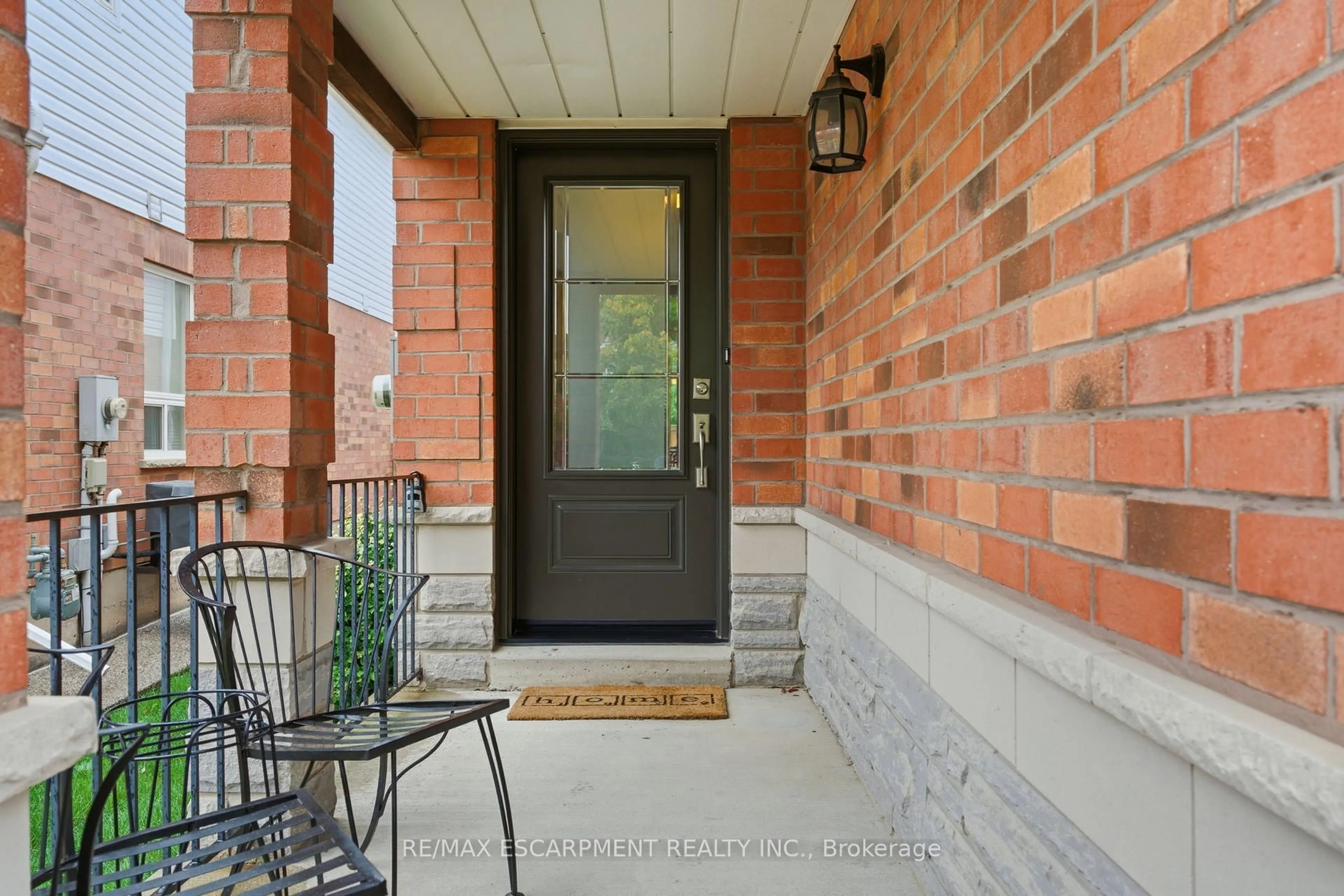 Indoor entryway for 9 Slater Crt, Hamilton Ontario L8B 0K8