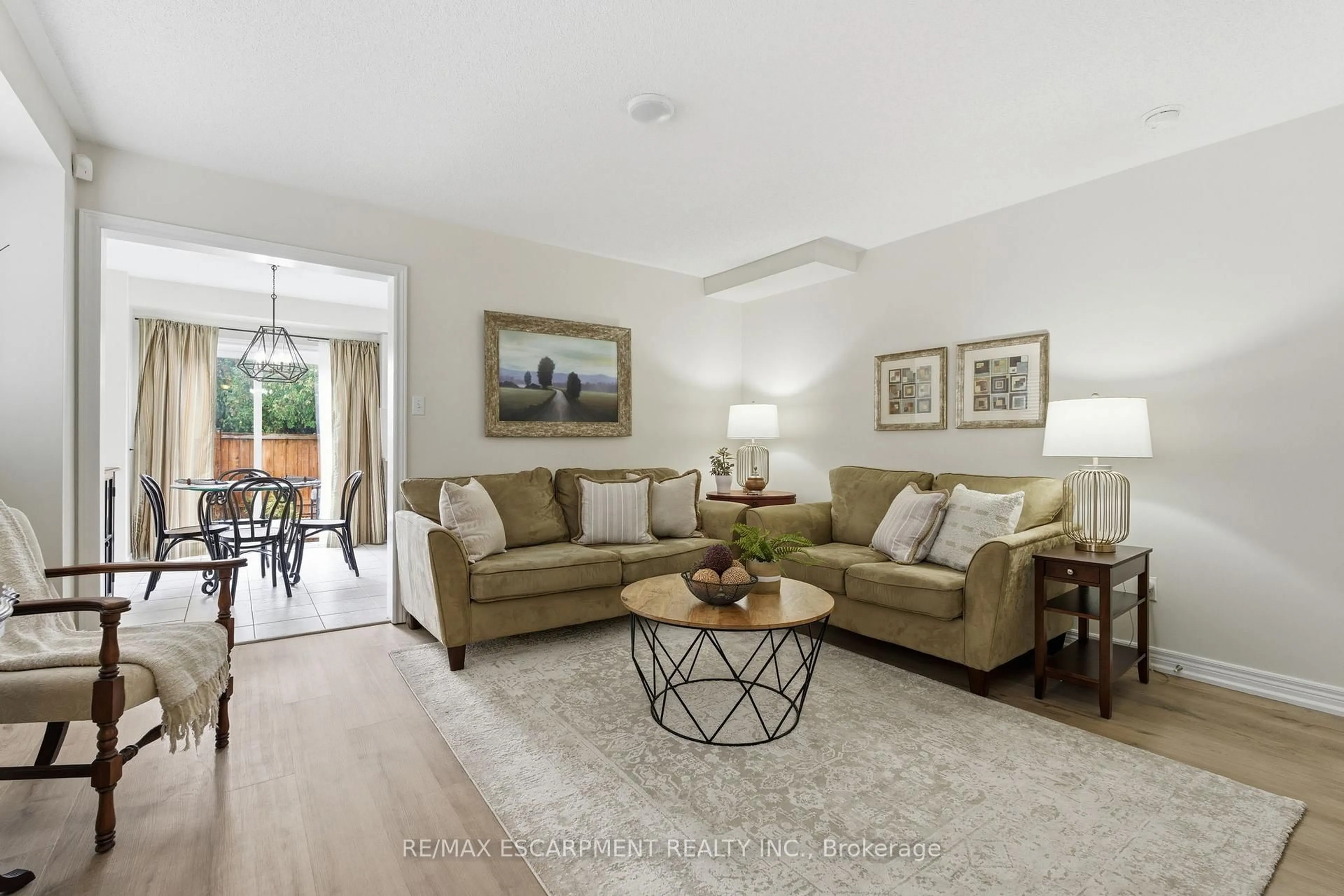 Living room with furniture, unknown for 9 Slater Crt, Hamilton Ontario L8B 0K8