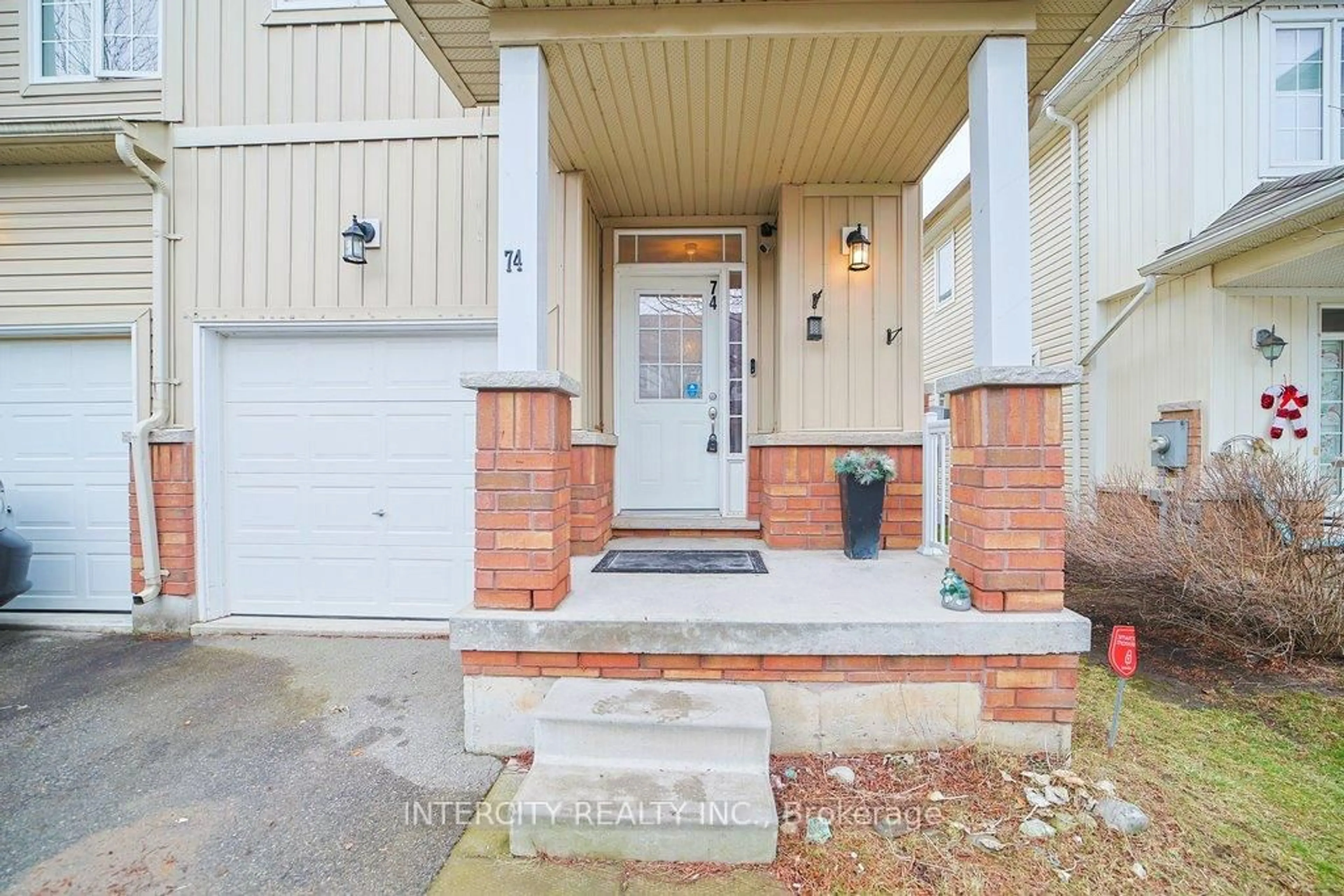 Indoor entryway for 21 Diana Ave #74, Brantford Ontario N3T 0G2