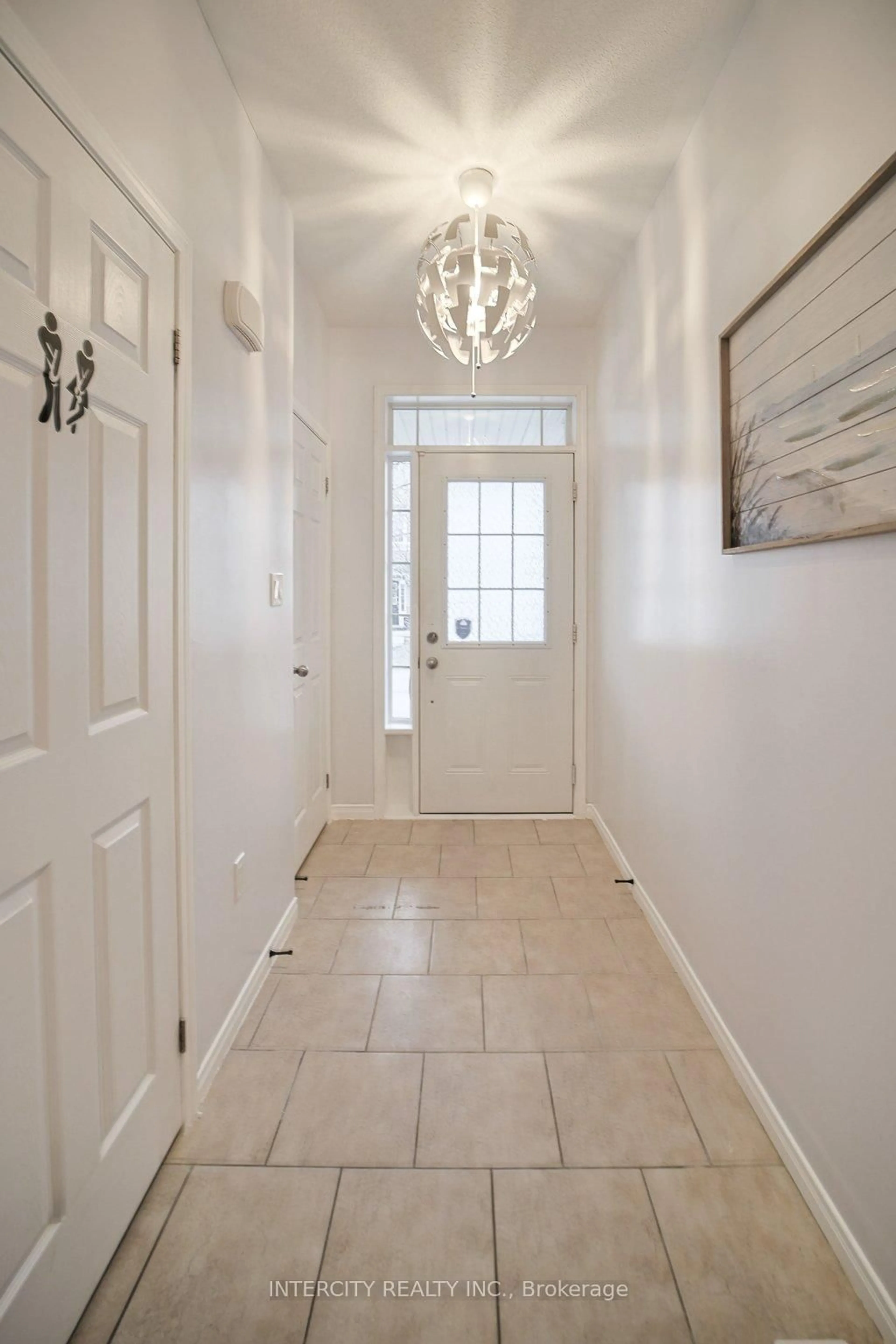Indoor entryway for 21 Diana Ave #74, Brantford Ontario N3T 0G2