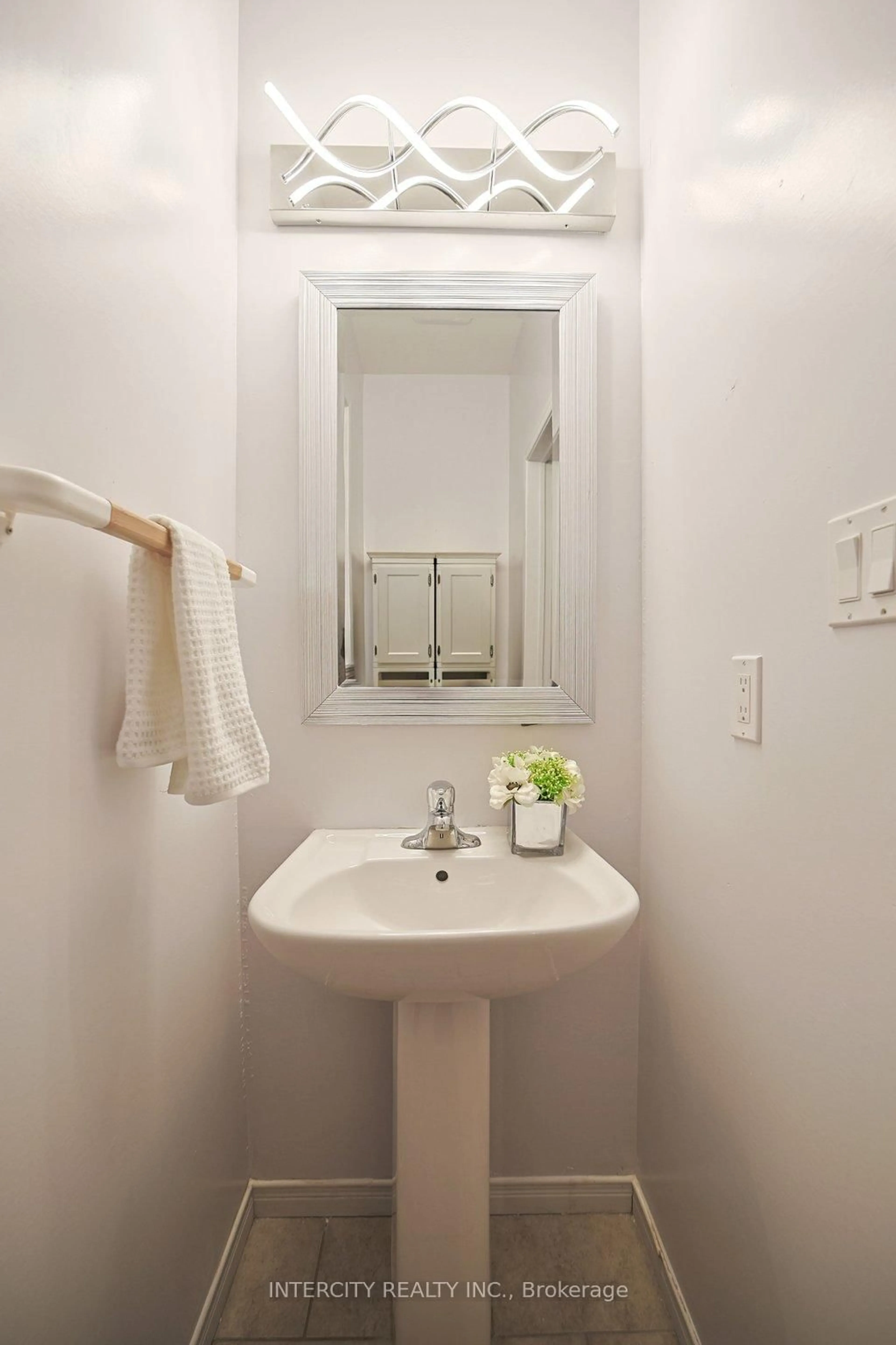Standard bathroom, ceramic/tile floor for 21 Diana Ave #74, Brantford Ontario N3T 0G2