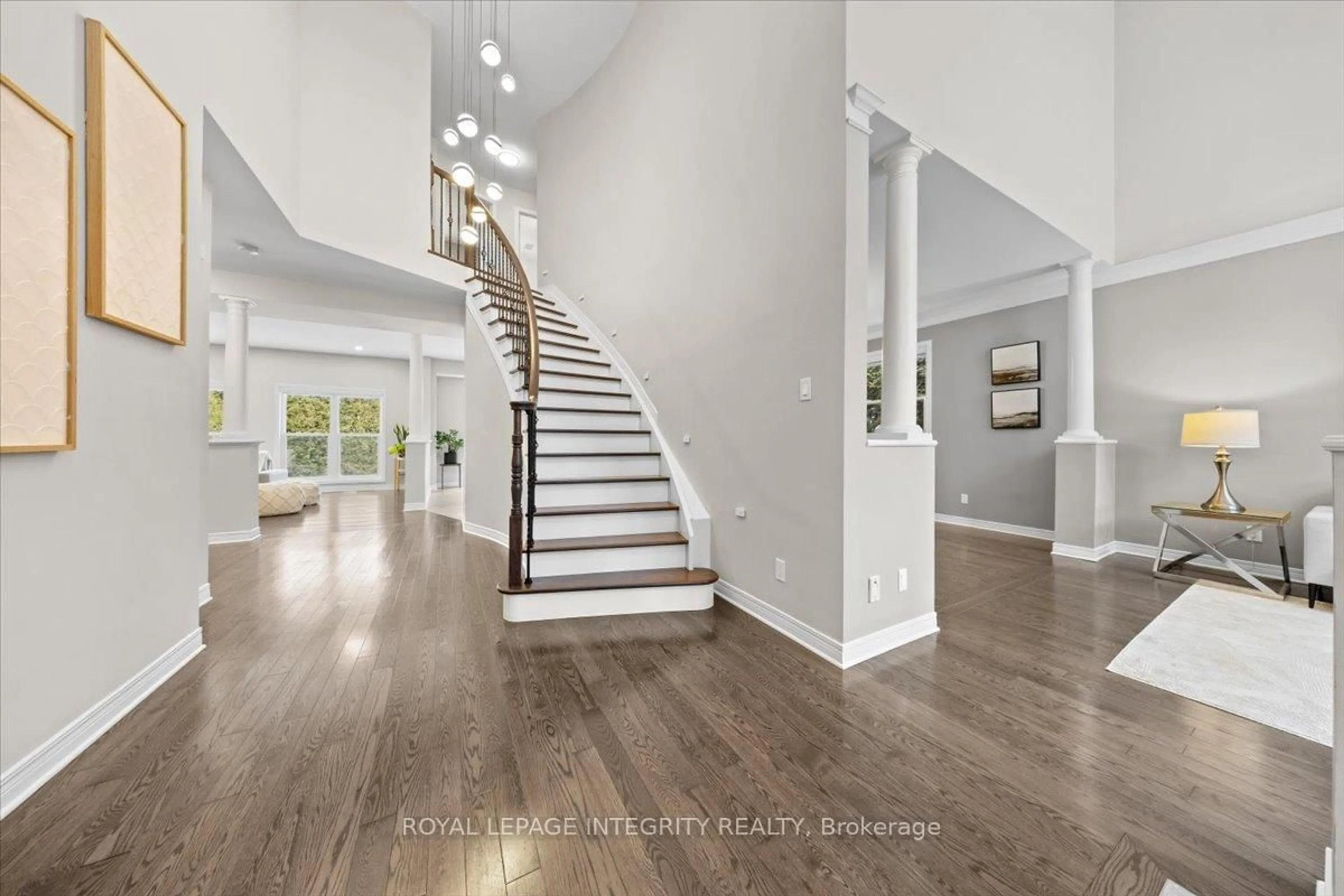 Indoor entryway for 32 Eliza Cres, Stittsville Ontario K2S 2A3