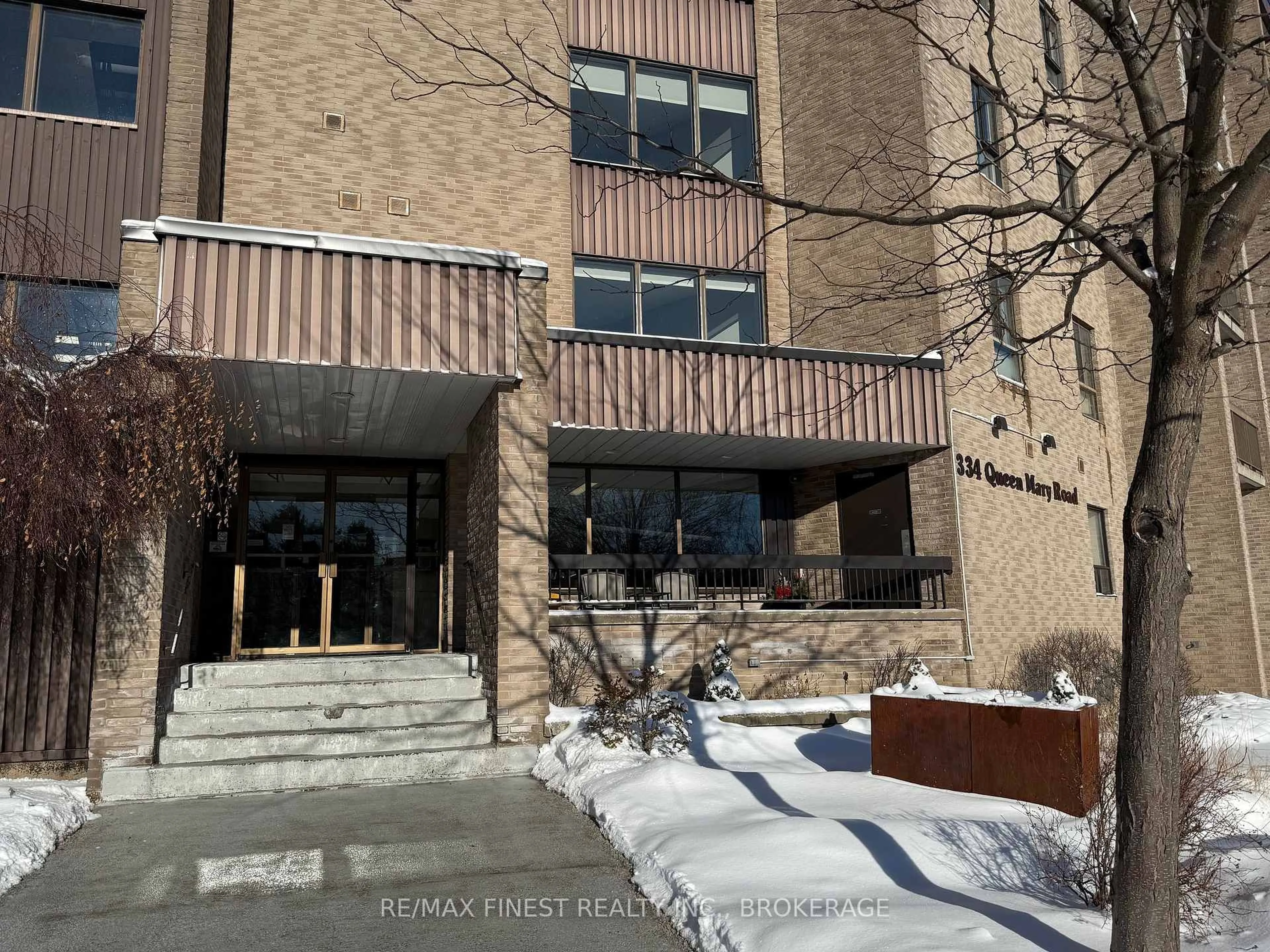 Indoor foyer for 334 Queen Mary Rd #206, Kingston Ontario K7M 7E7