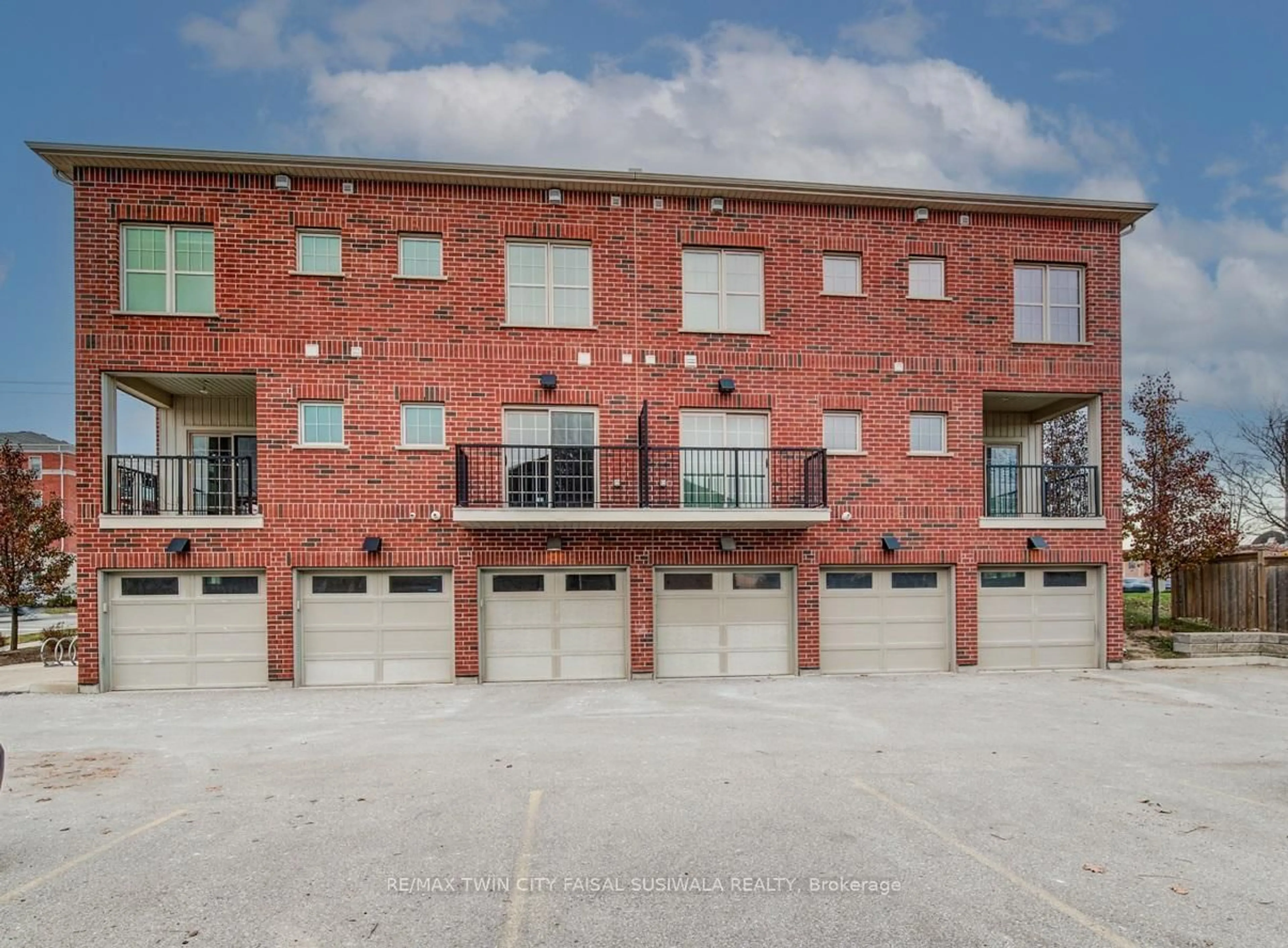 Home with brick exterior material, building for 275 Max Becker Dr #5, Kitchener Ontario N2E 4G2