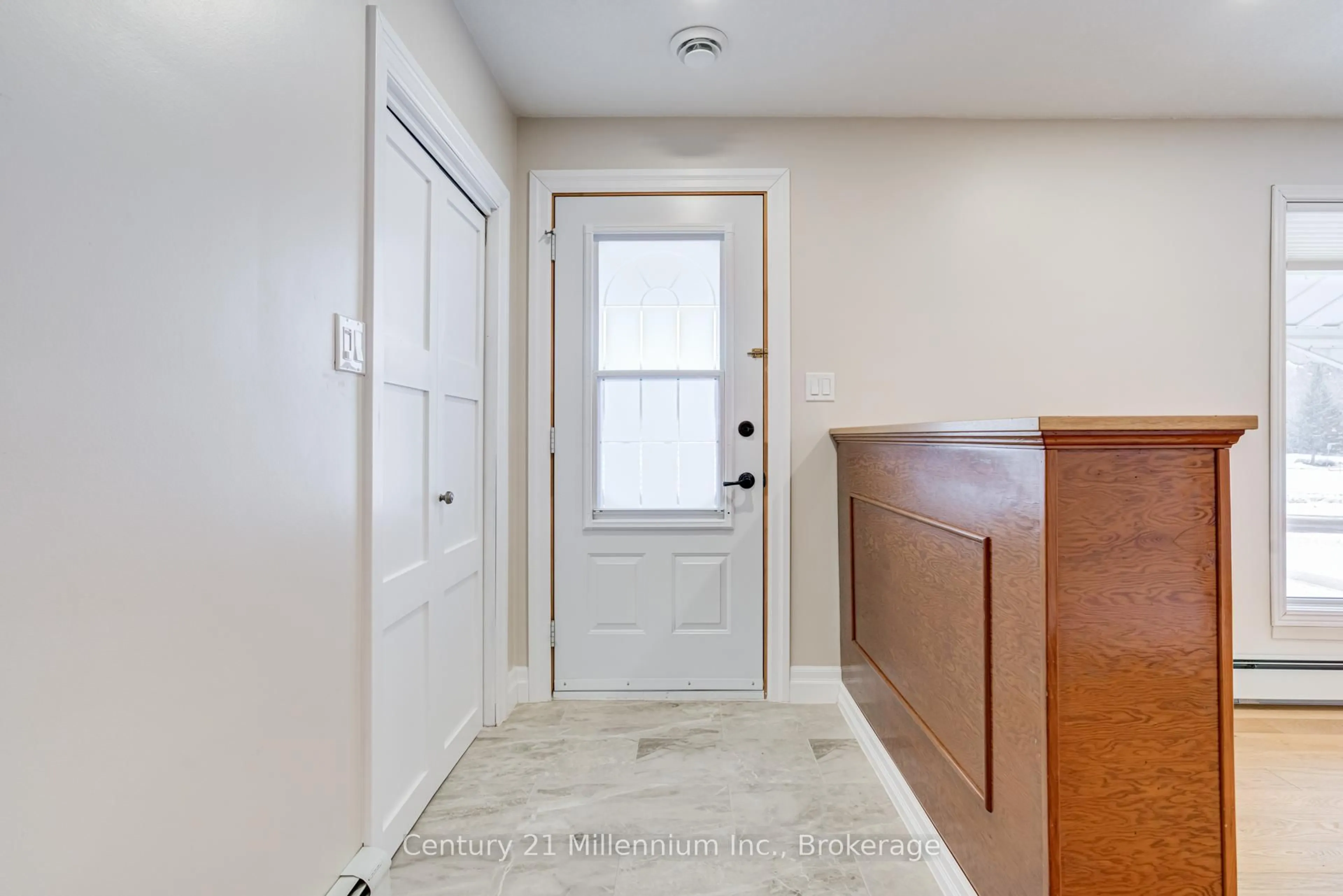 Indoor entryway for 371 Hunter St, South Bruce Peninsula Ontario N0H 2T0
