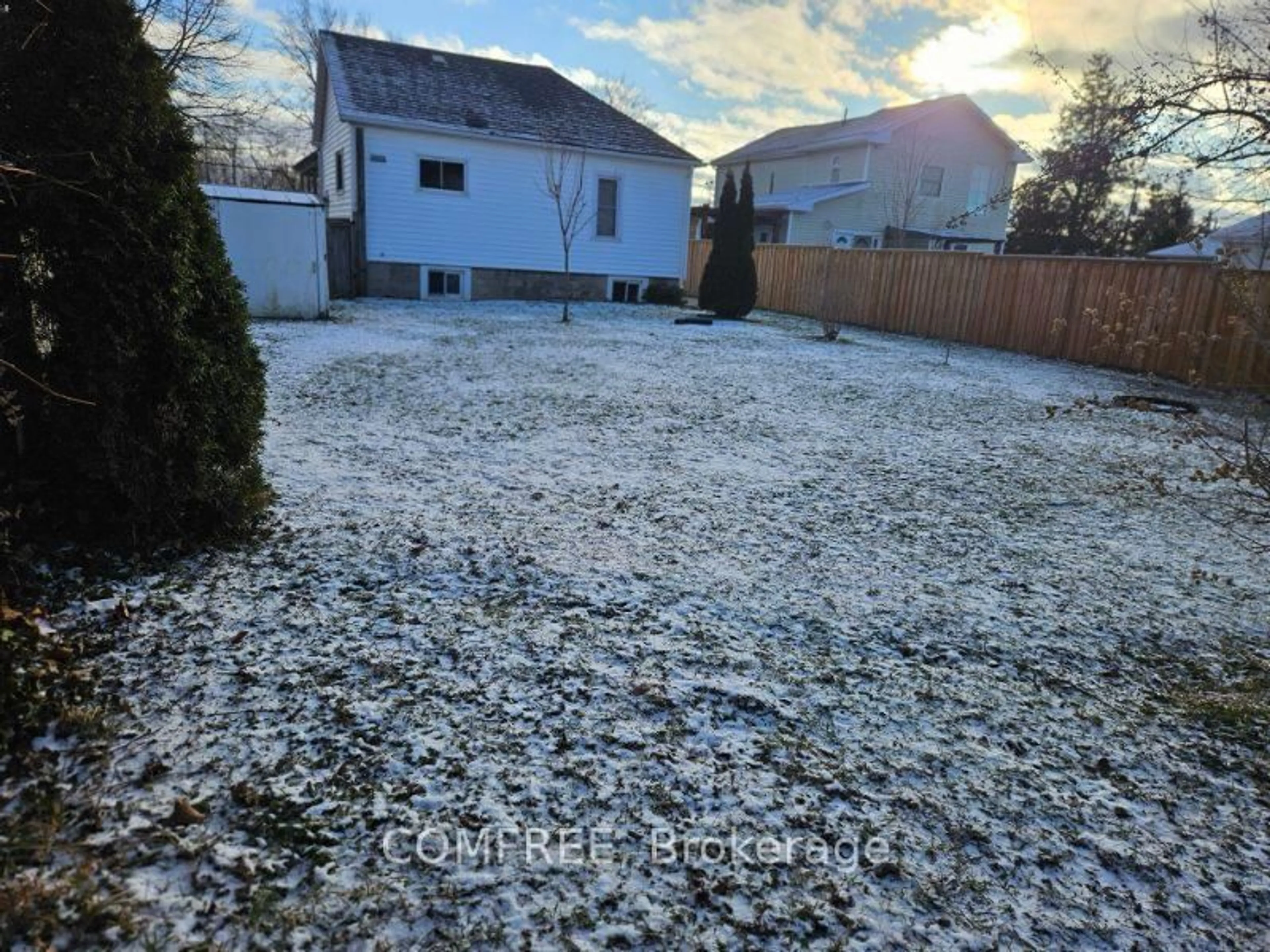 A pic from outside/outdoor area/front of a property/back of a property/a pic from drone, street for 4360 Petrolia Line, Petrolia Ontario N0N 1R0