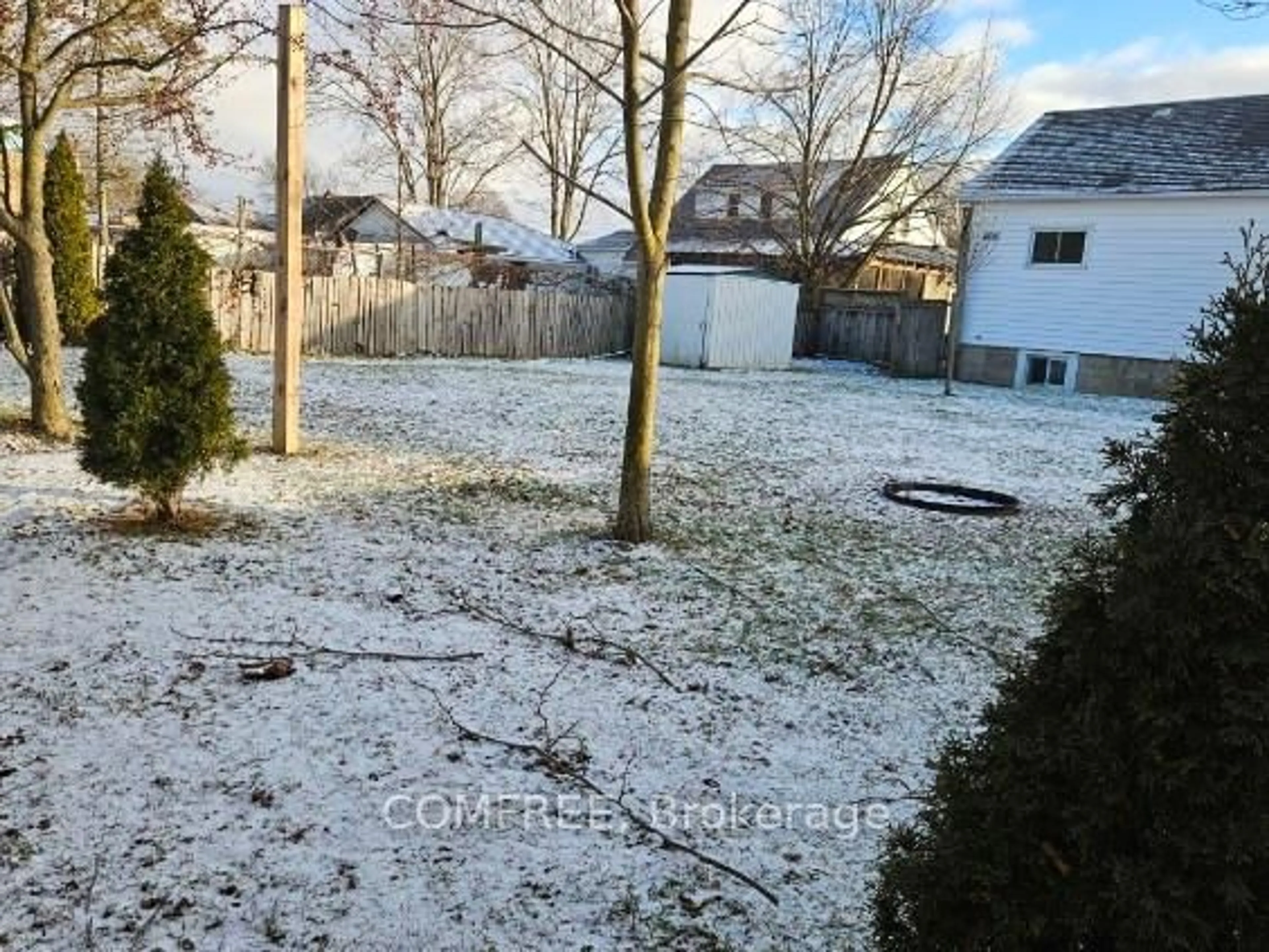 A pic from outside/outdoor area/front of a property/back of a property/a pic from drone, street for 4360 Petrolia Line, Petrolia Ontario N0N 1R0