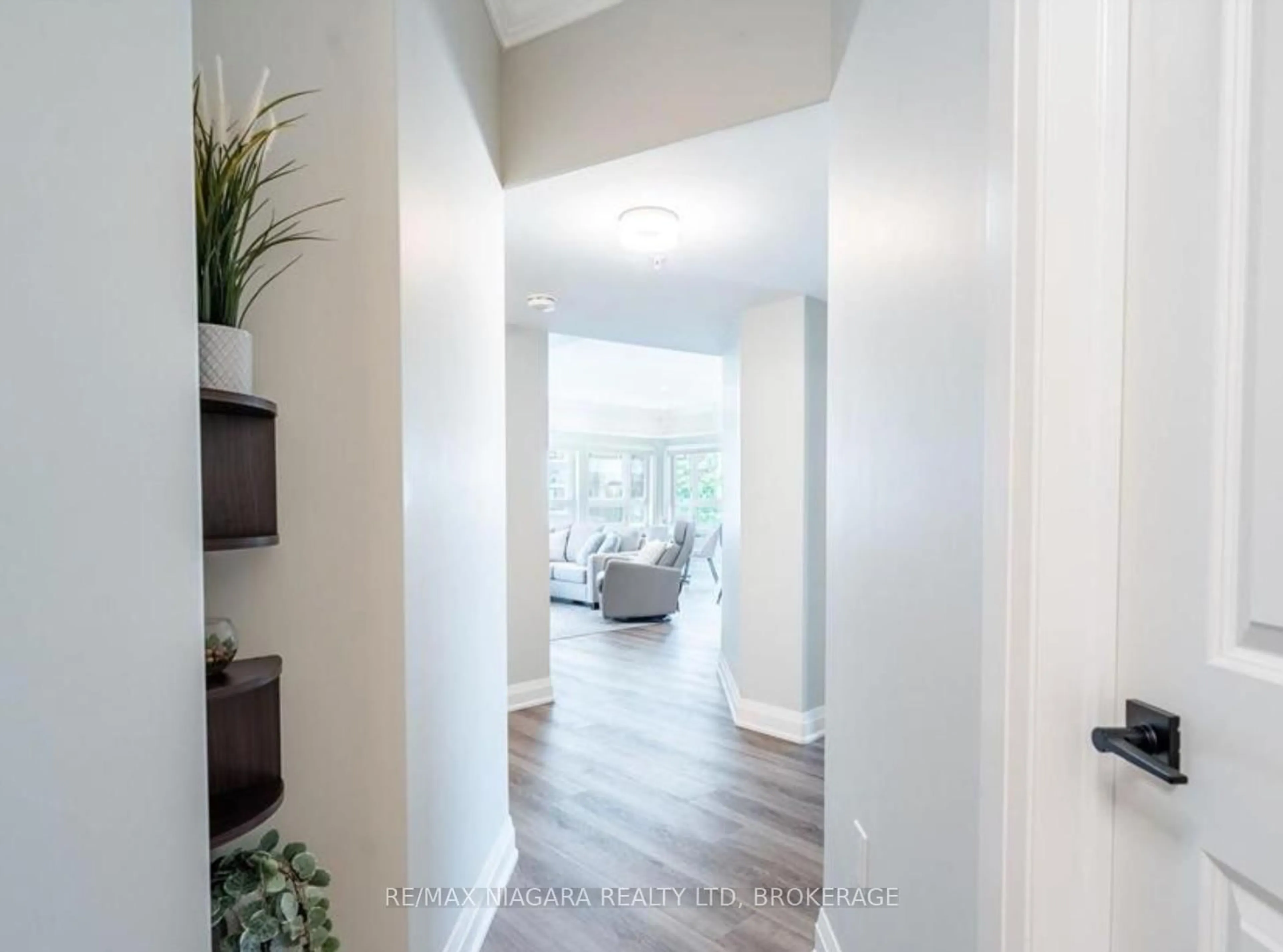 Indoor entryway for 120 Summersides Blvd #103, Pelham Ontario L0S 1E1