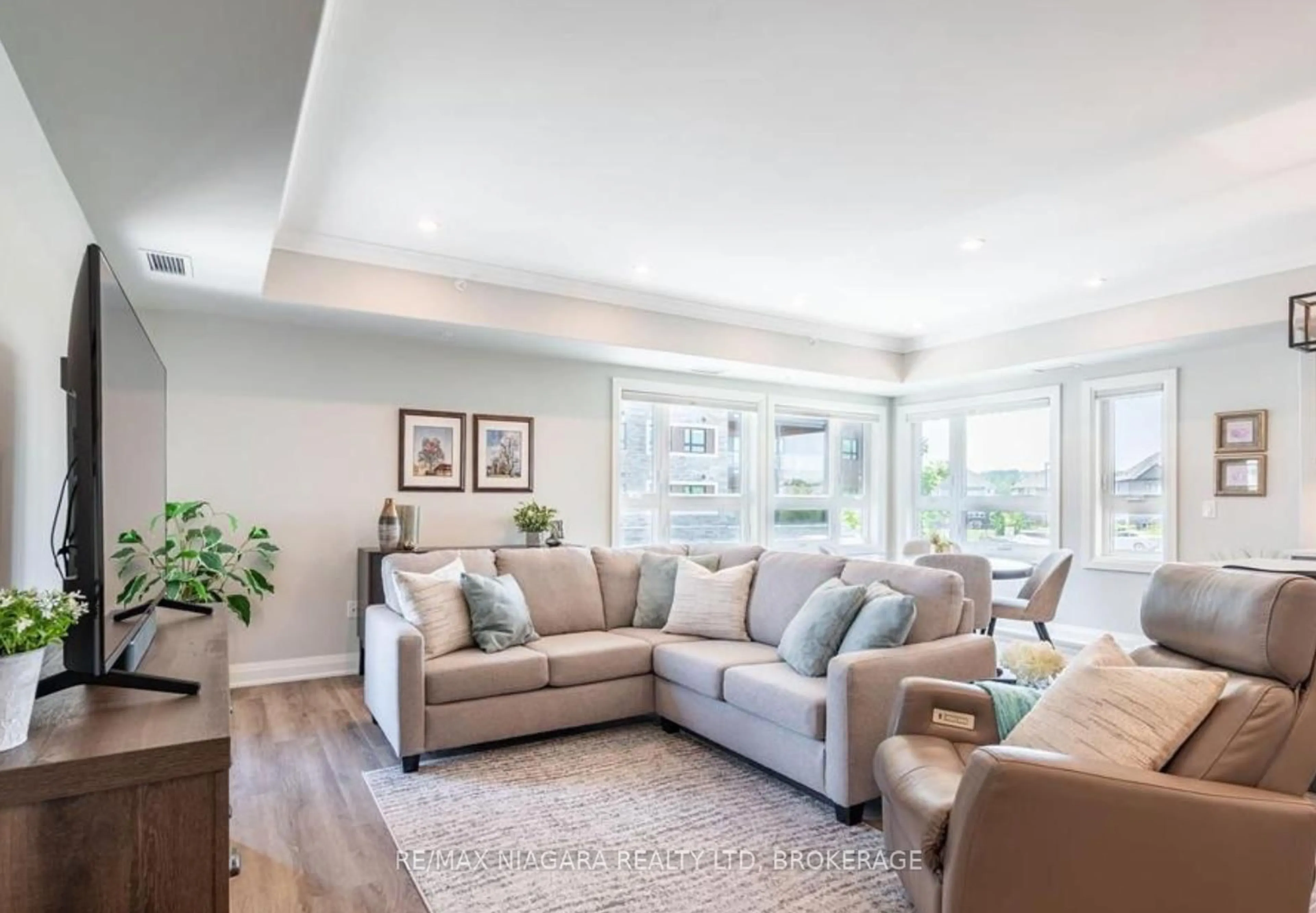 Living room with furniture, unknown for 120 Summersides Blvd #103, Pelham Ontario L0S 1E1