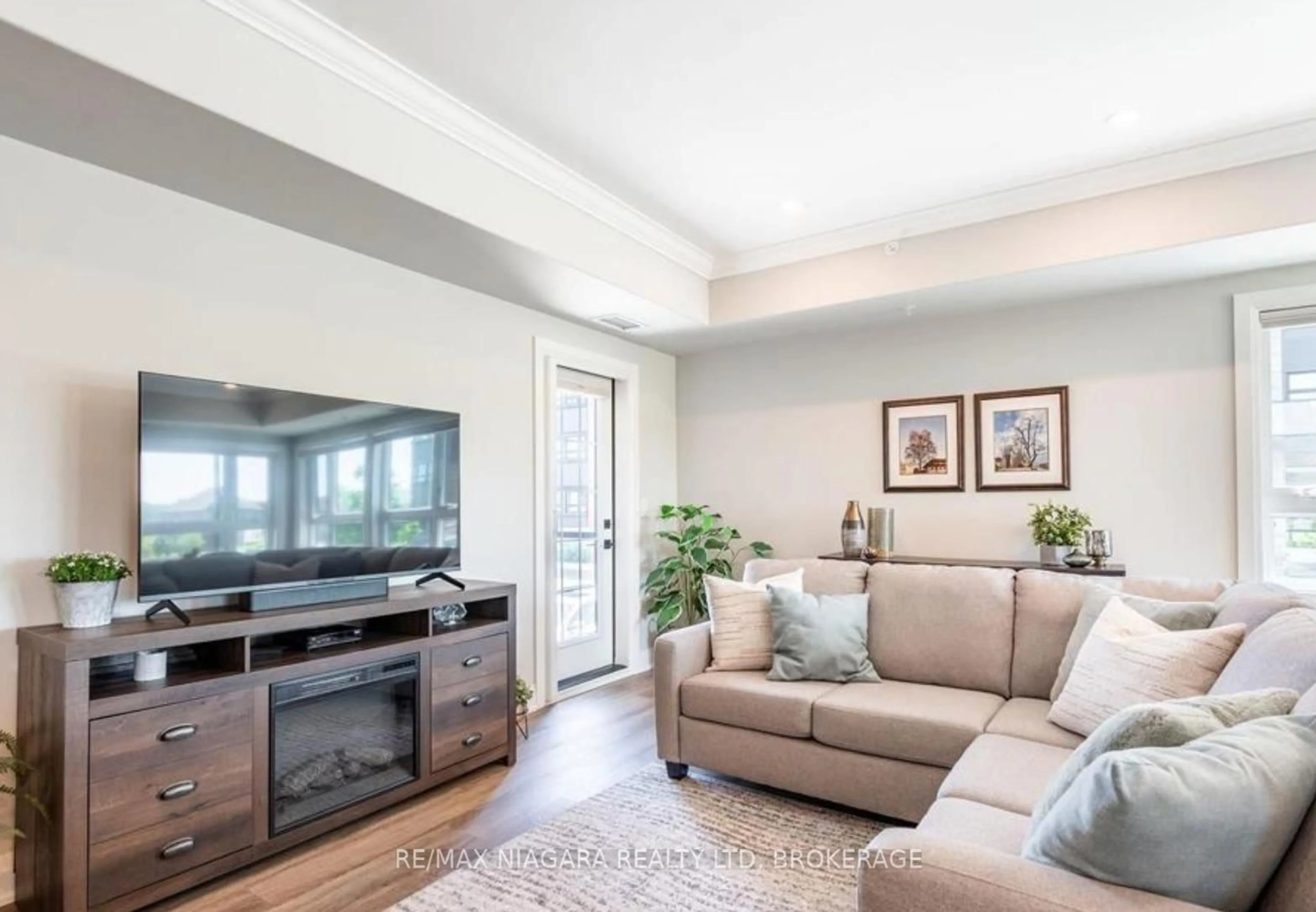 Living room with furniture, unknown for 120 Summersides Blvd #103, Pelham Ontario L0S 1E1