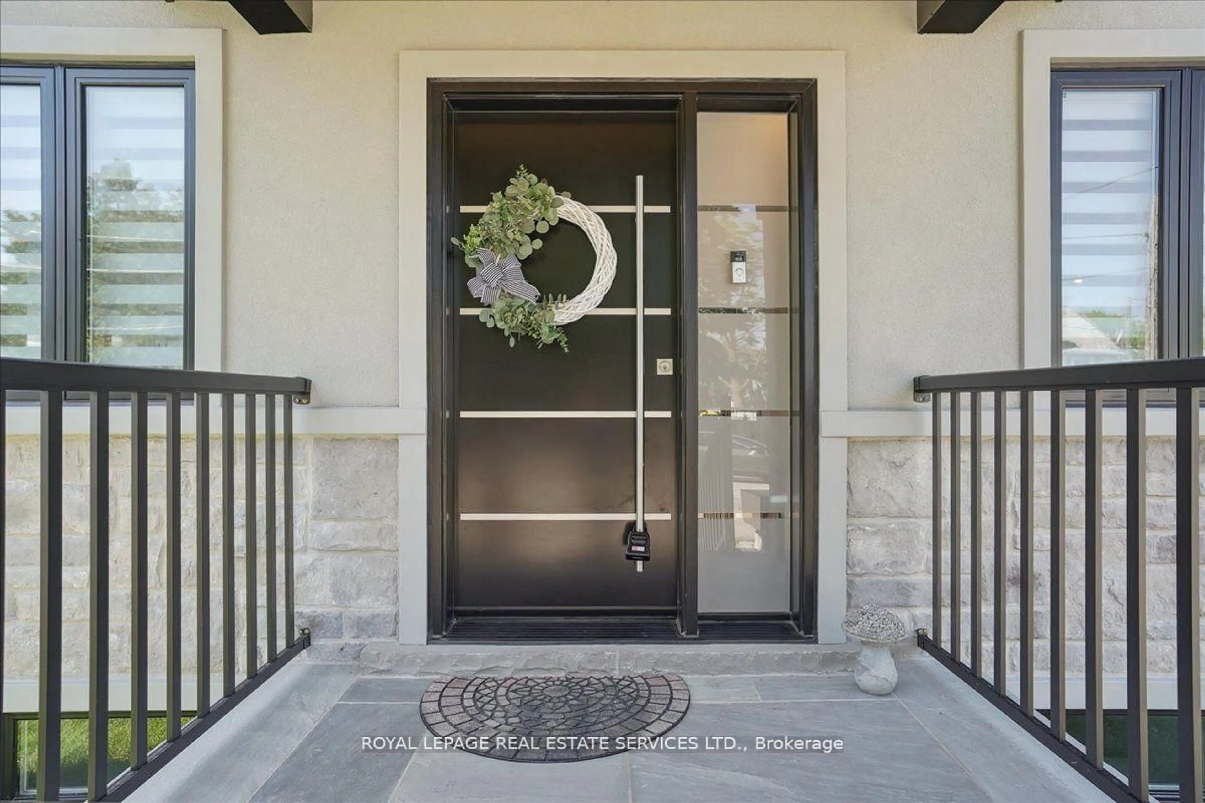 Indoor entryway for 24 Peel St, Hamilton Ontario L9H 2Z9