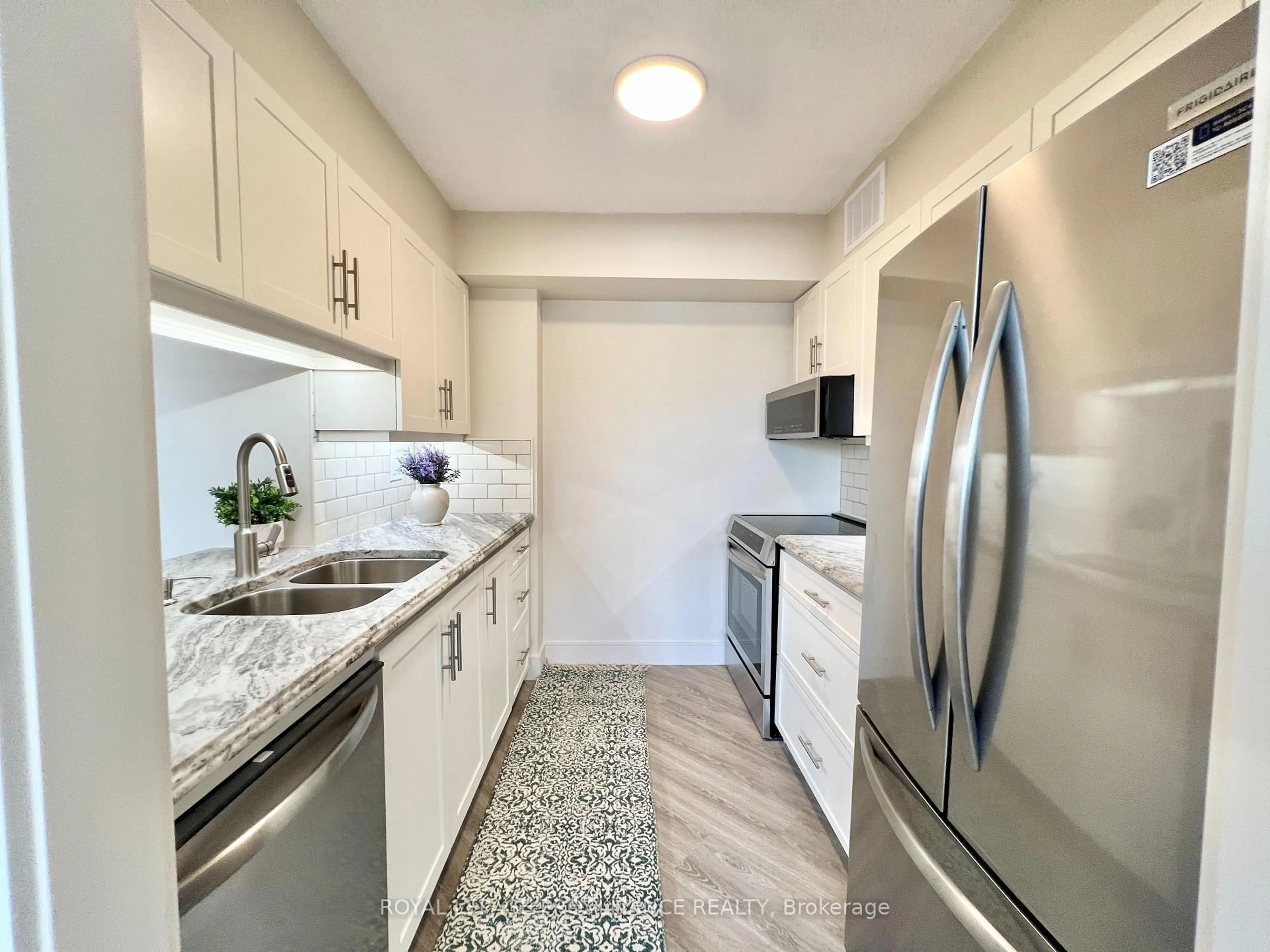 Standard kitchen, ceramic/tile floor for 344 Front St #604, Belleville Ontario K8N 5M4