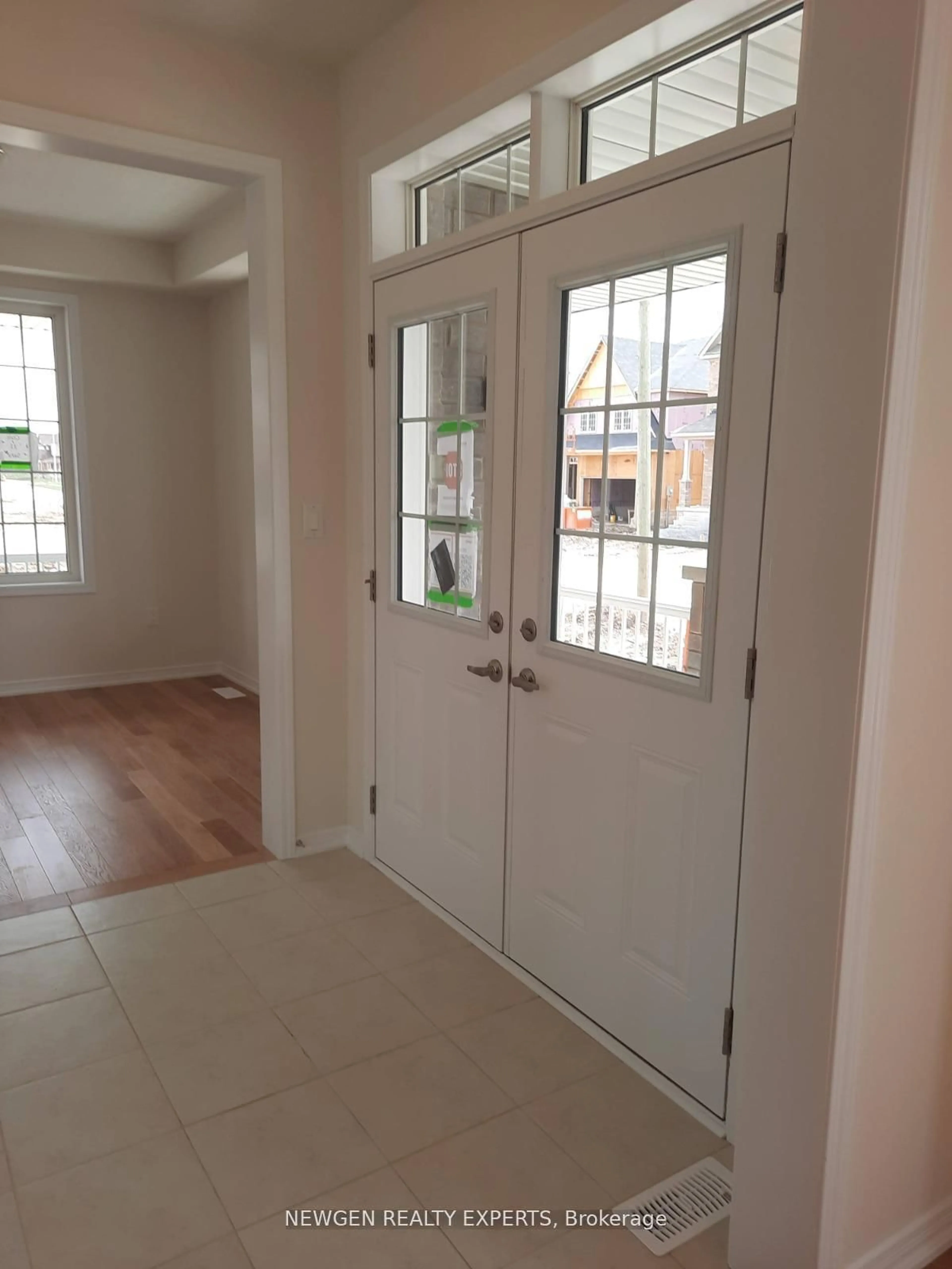 Indoor entryway for 31 Sara Dr, Thorold Ontario L3B 0G4