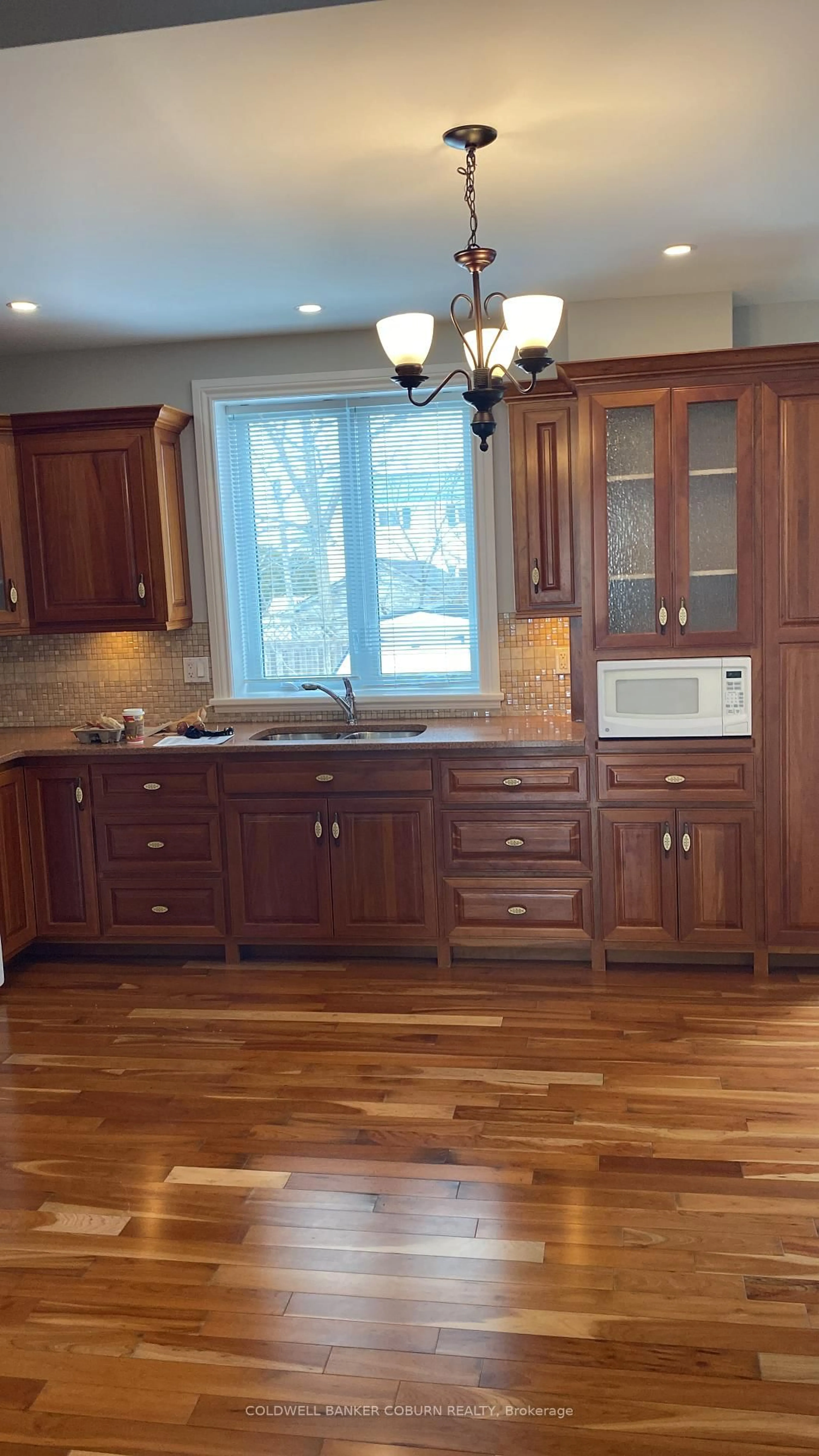 Open concept kitchen, wood/laminate floor for 483 Victoria St, Edwardsburgh/Cardinal Ontario K0E 1E0