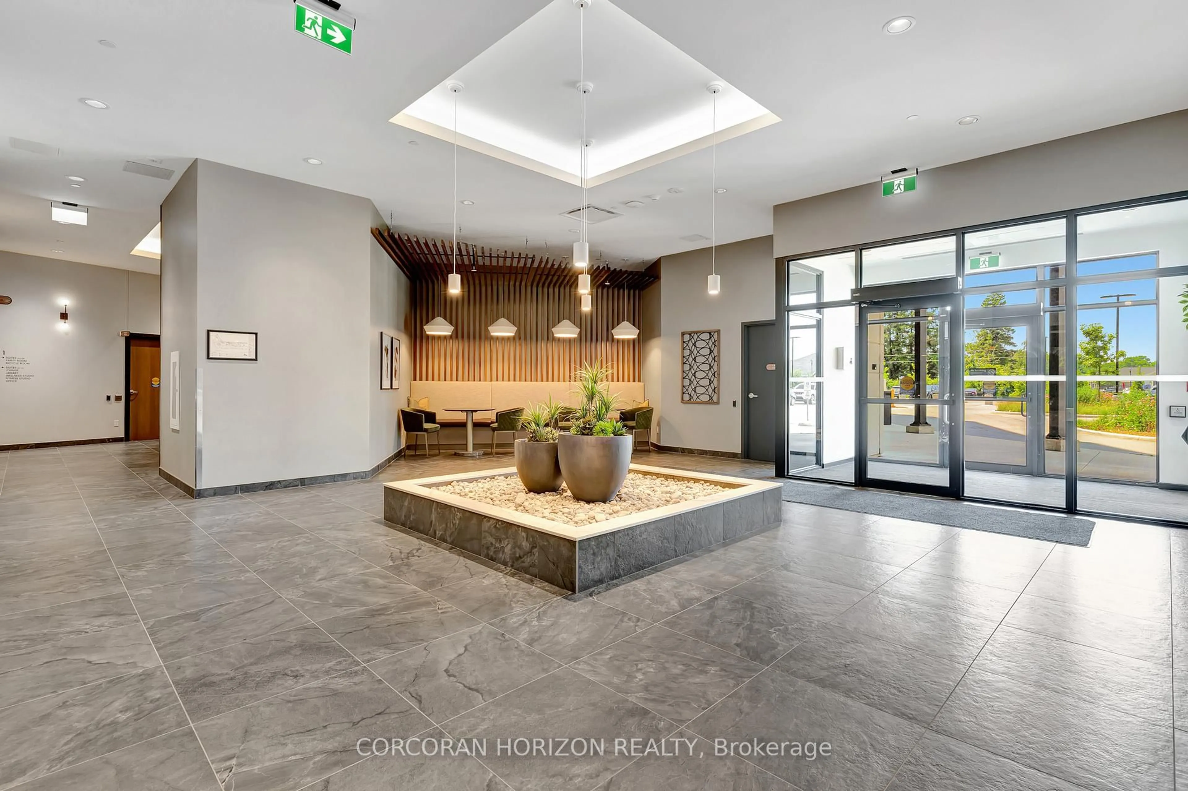 Indoor foyer for 525 New Dundee Rd #525, Kitchener Ontario N2P 0K8