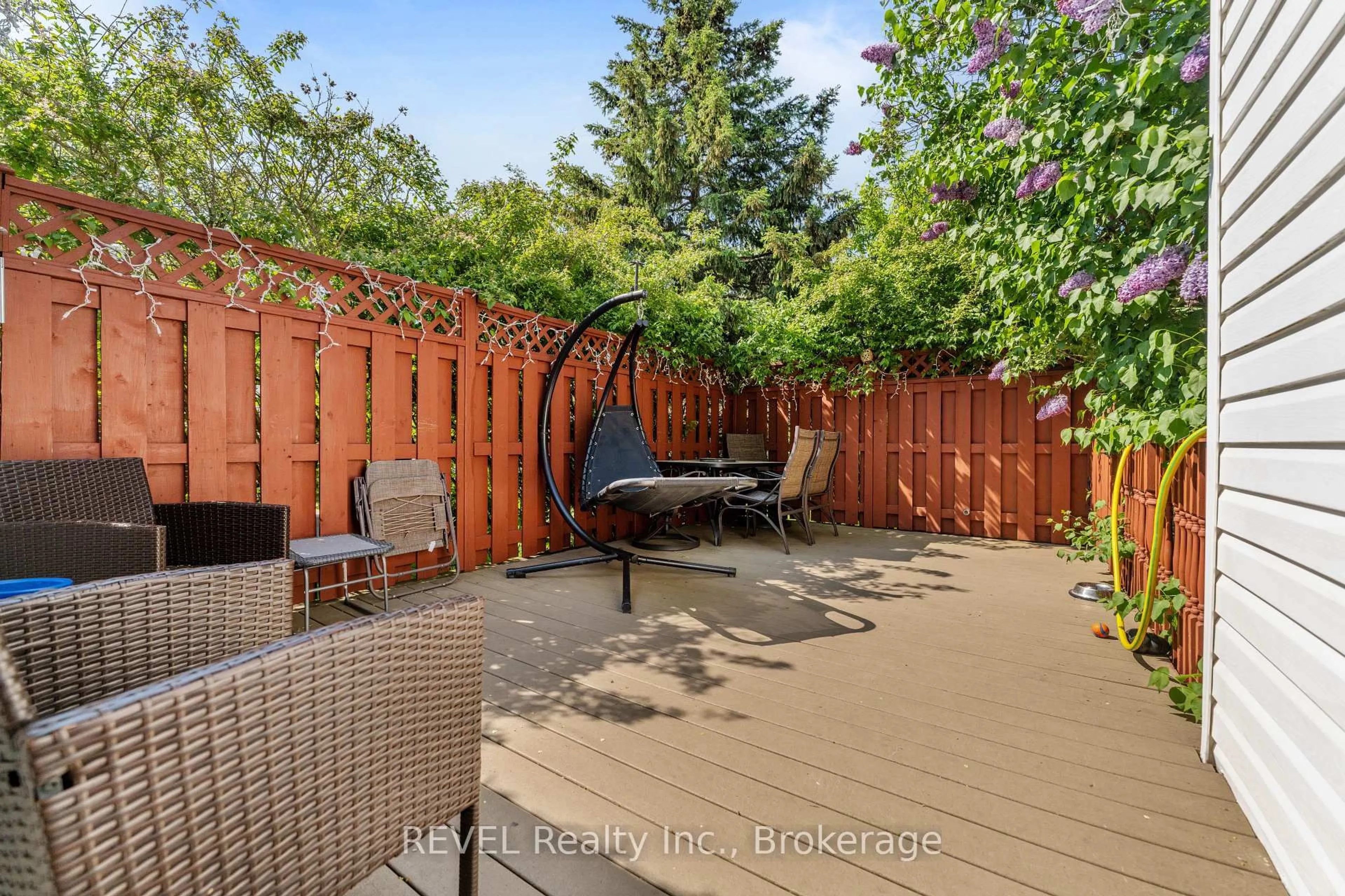 Patio, unknown for 7962 Booth St, Niagara Falls Ontario L2H 1E8