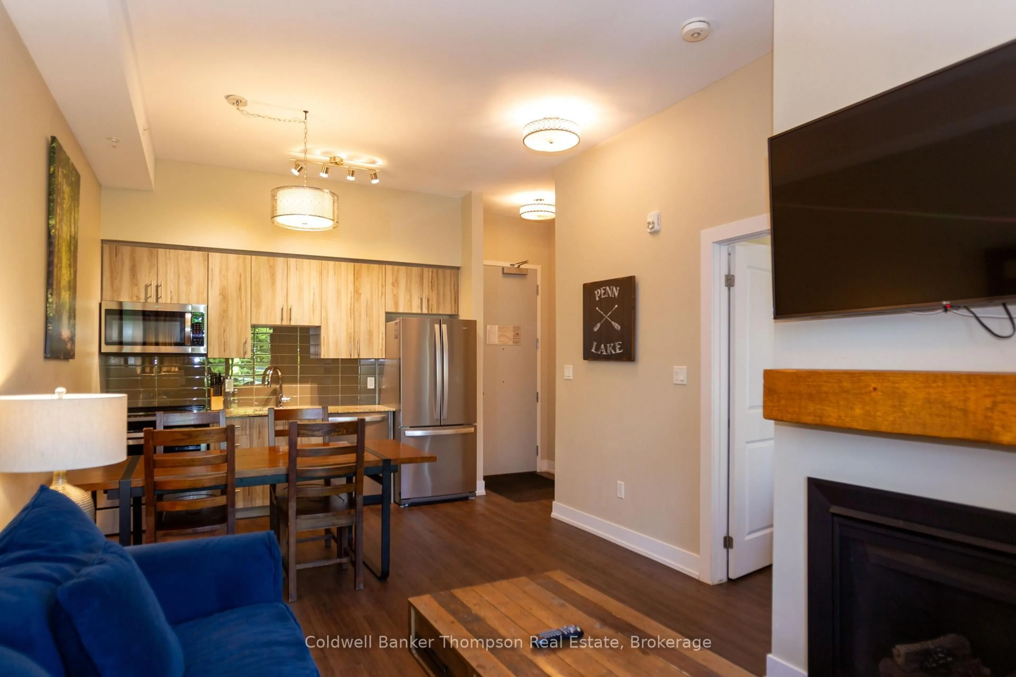 Open concept kitchen, wood/laminate floor for 25 PEN LAKE POINT Rd #110, Huntsville Ontario P1H 1A9