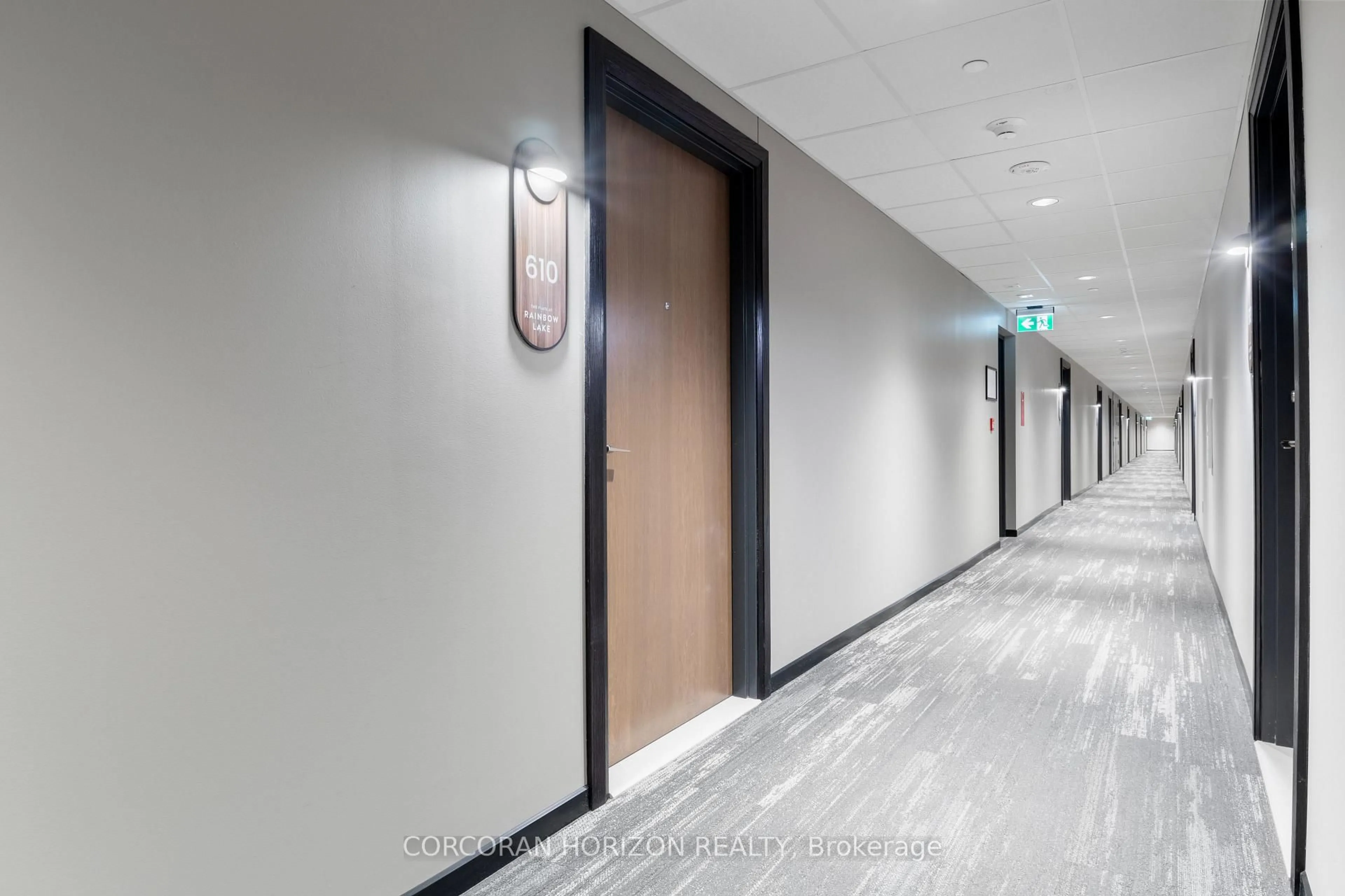 Indoor foyer for 525 New Dundee Rd #610, Kitchener Ontario N2P 0K8