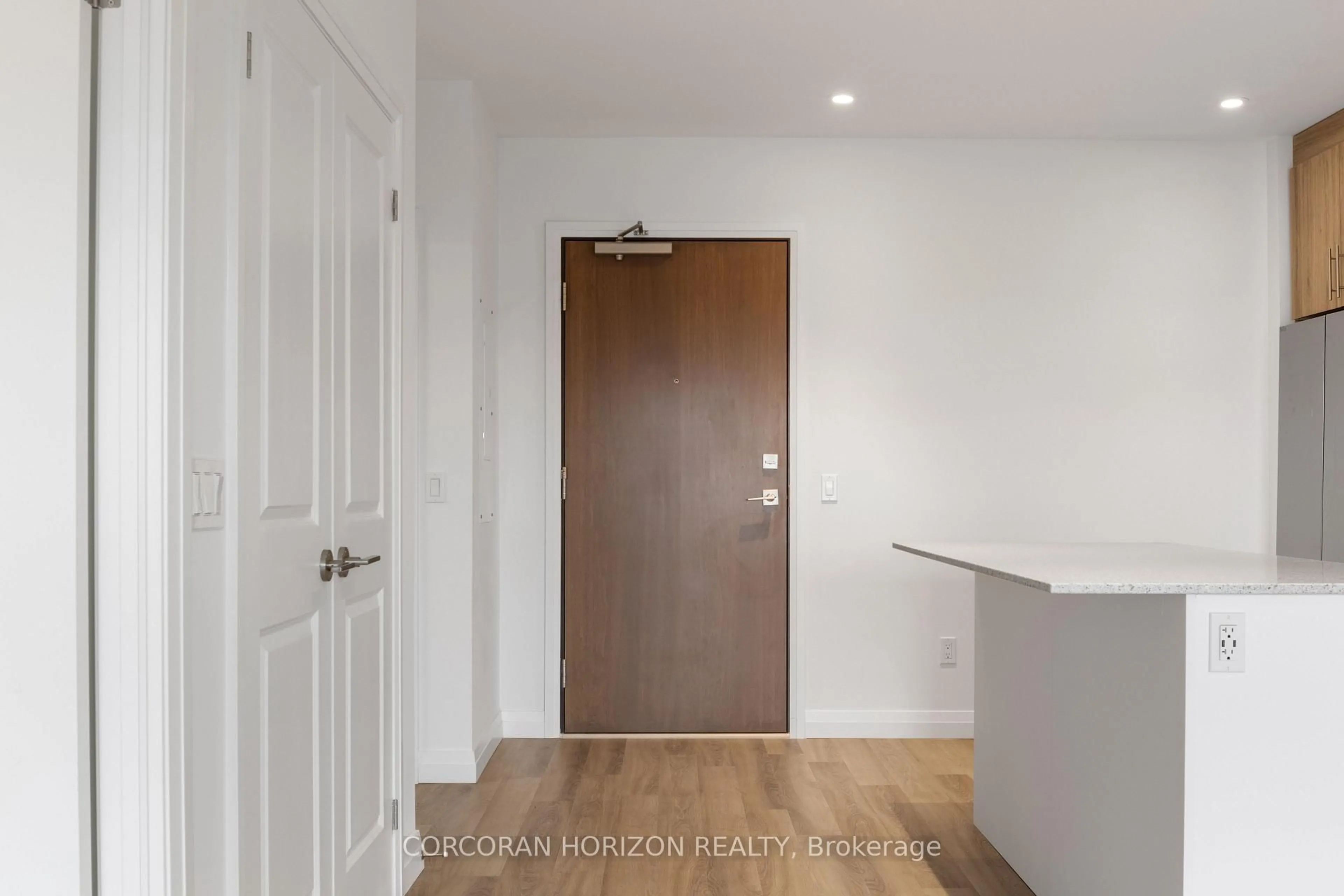 Indoor entryway for 525 New Dundee Rd #610, Kitchener Ontario N2P 0K8