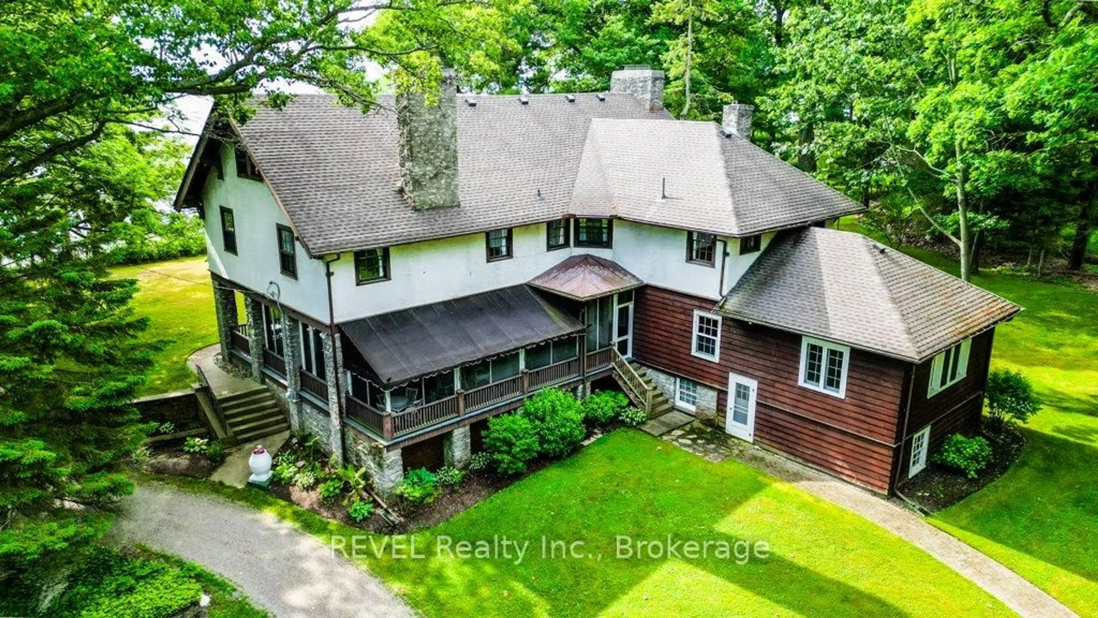 A pic from outside/outdoor area/front of a property/back of a property/a pic from drone, unknown for 683 Pt Abino Rd, Fort Erie Ontario L0S 1N0